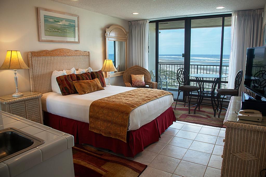 At Spanish Head Hotel 4*