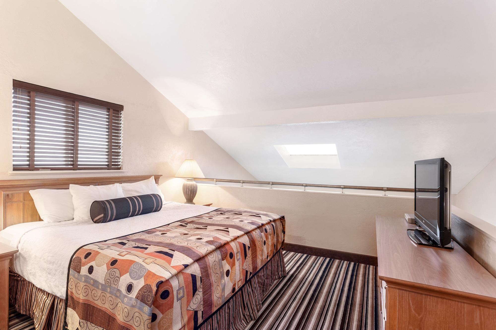 Sands Oceanfront Resort, Ascend Collection Hotel 3*