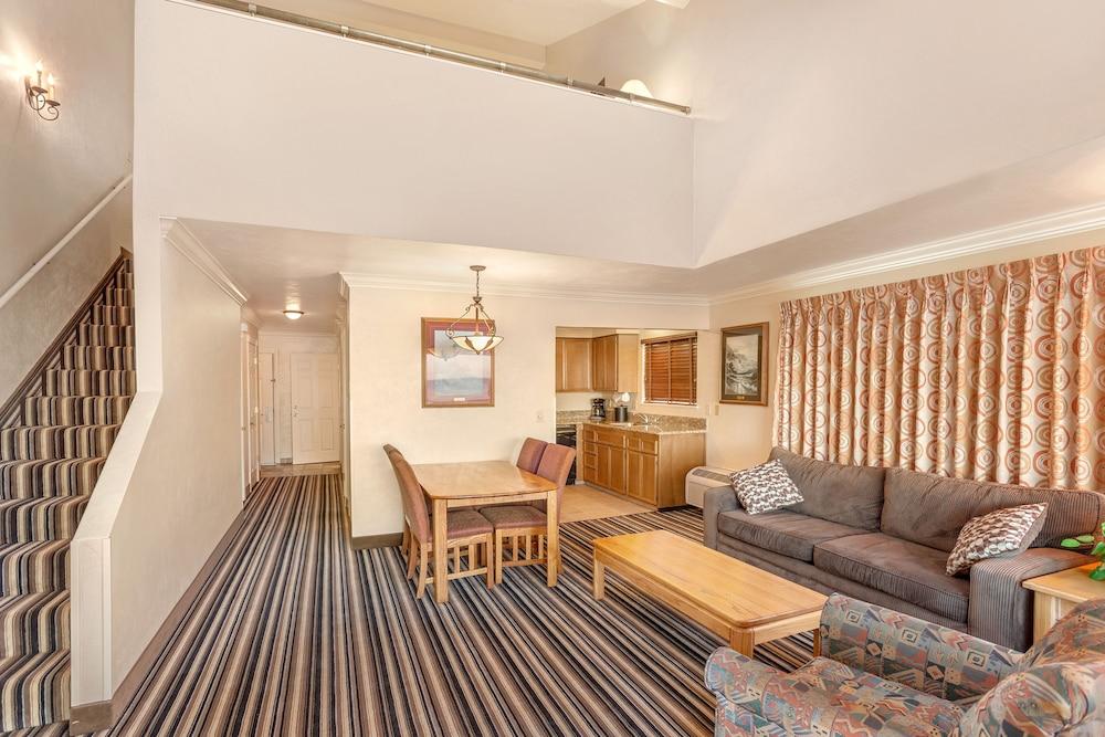 Sands Oceanfront Resort, Ascend Collection