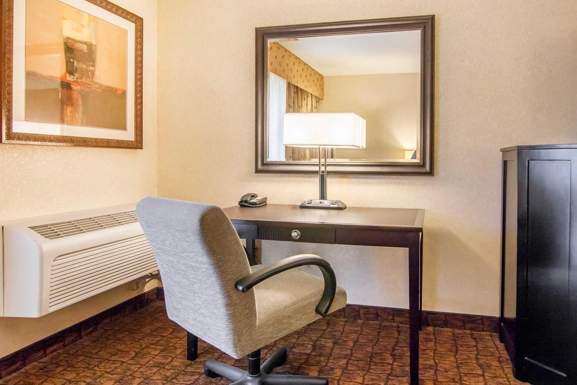Hotel Comfort & Lincoln City