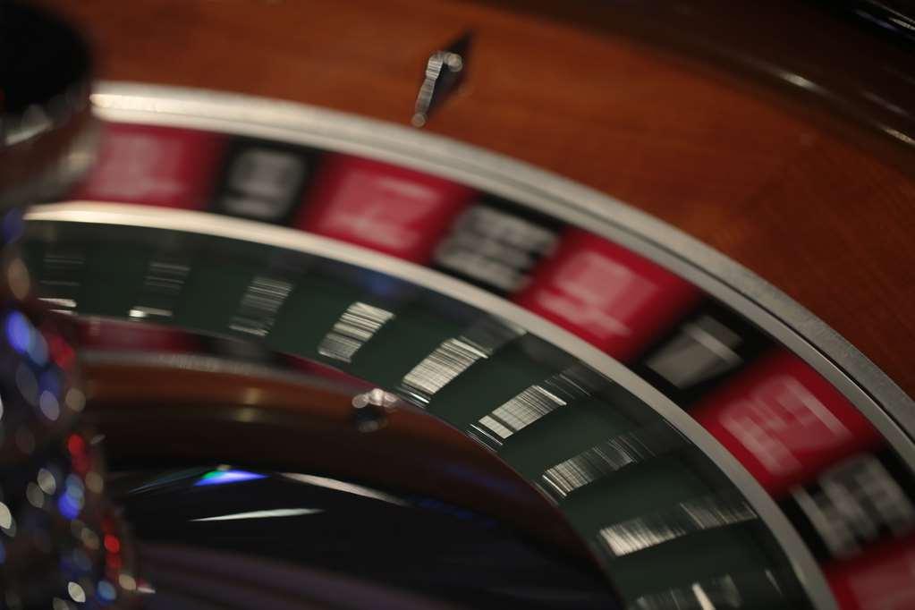 Chinook Winds Casino Hotel *