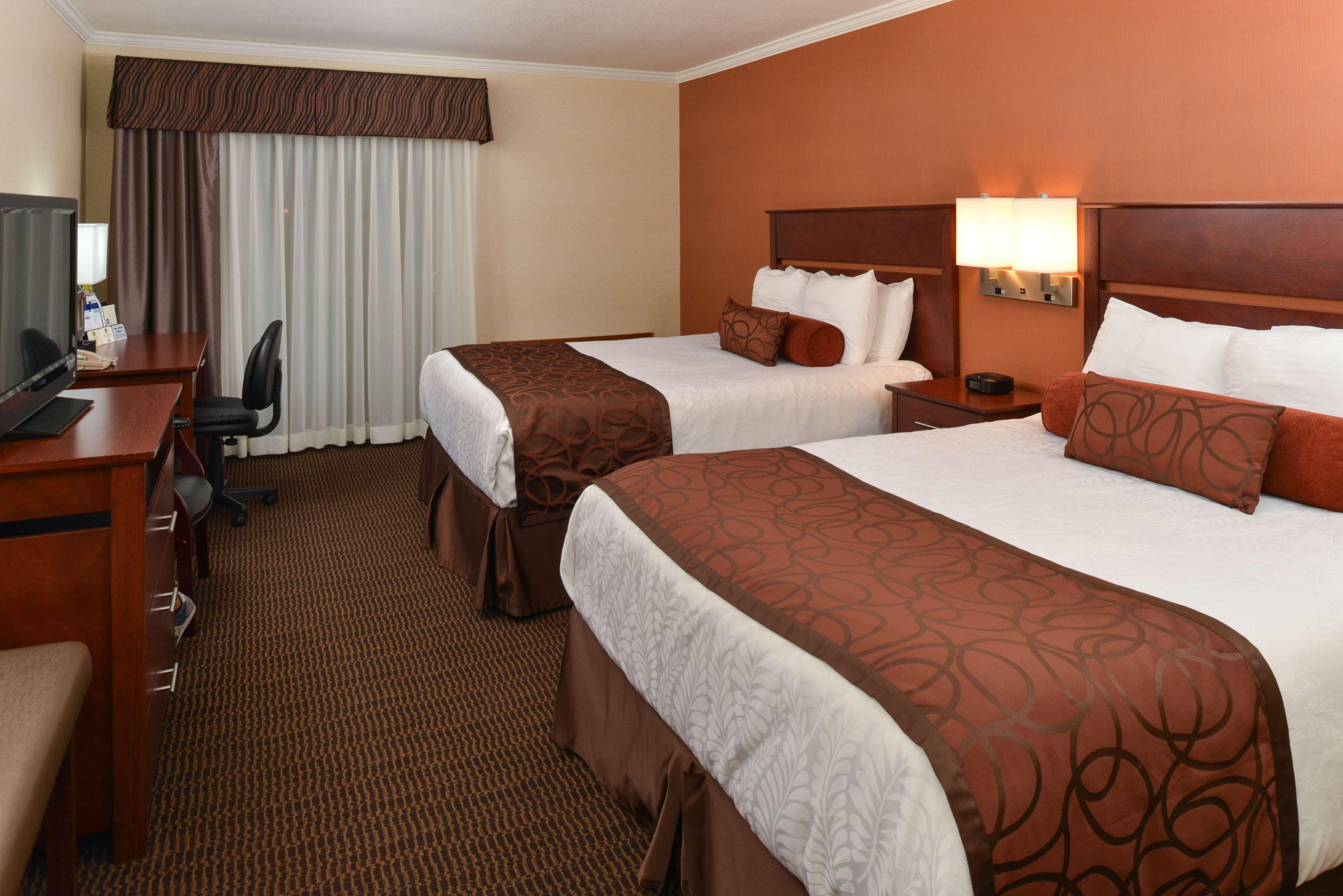 Western Landmark Hotel 3*