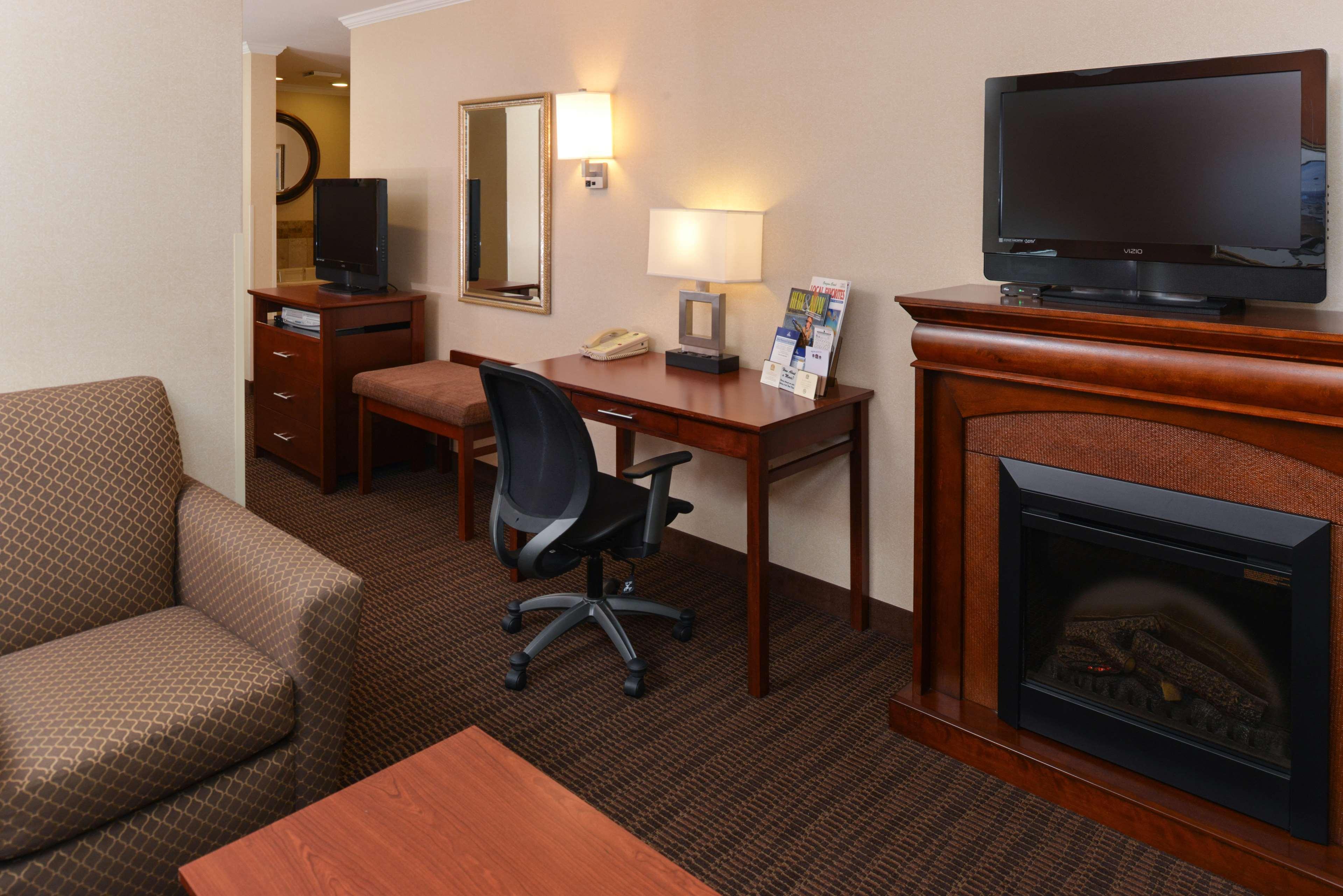 Western Landmark Hotel 3*