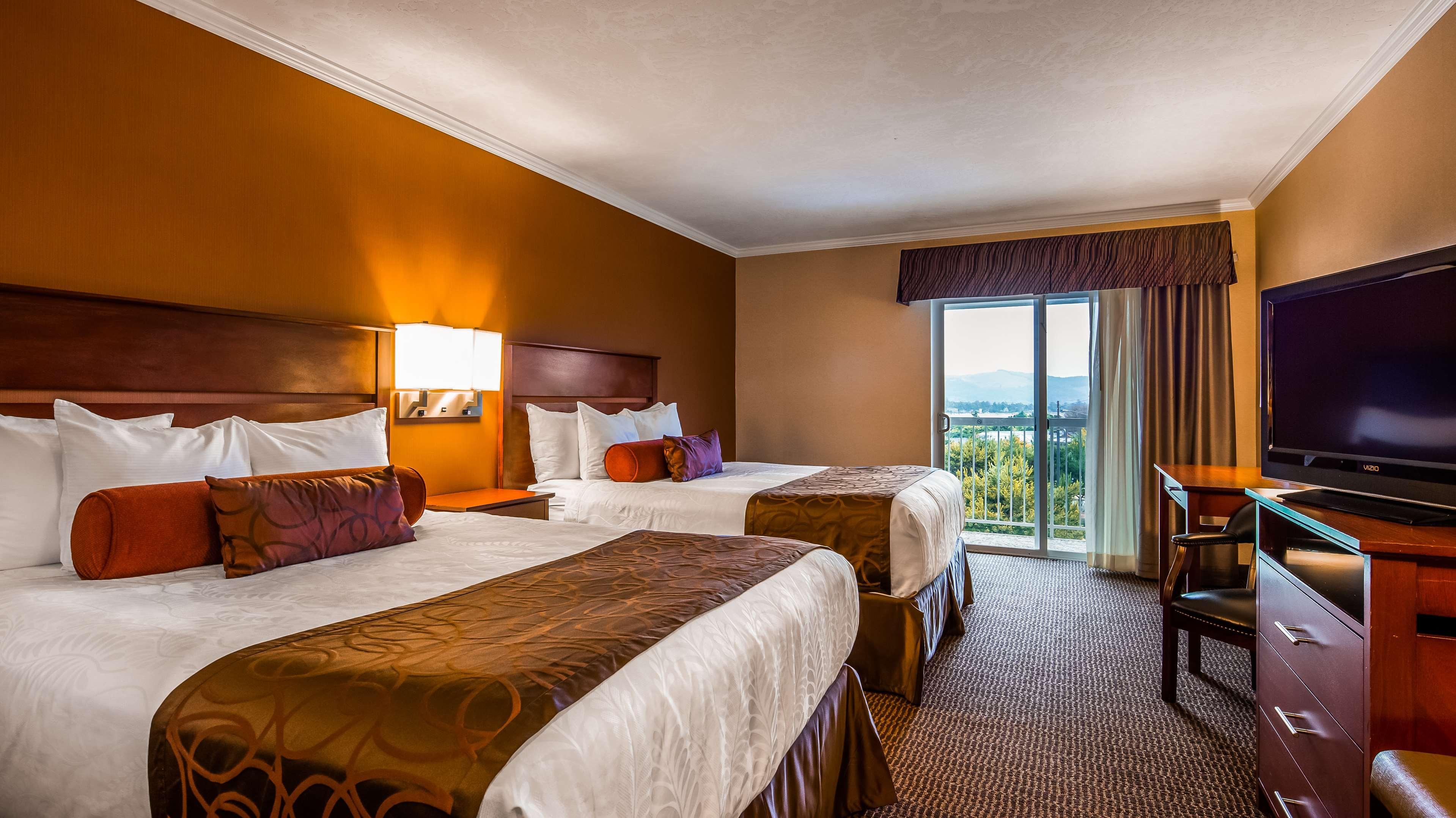 Western Landmark Hotel 3*