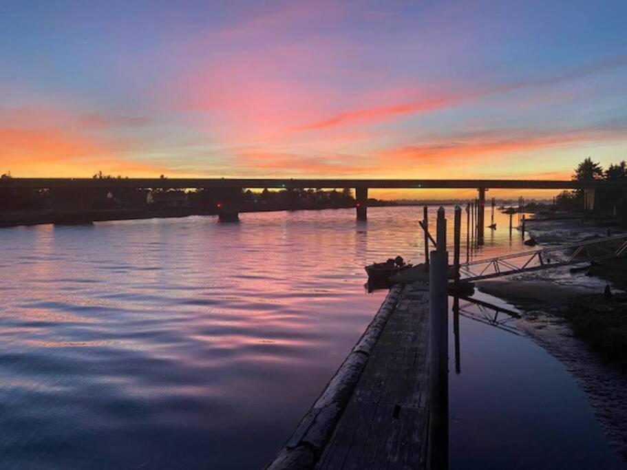 Stunning River Retreat On The Oregon Coast Lincoln City