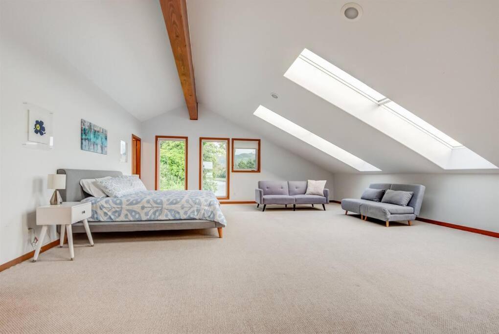 Stunning River Retreat On The Oregon Coast * Lincoln City