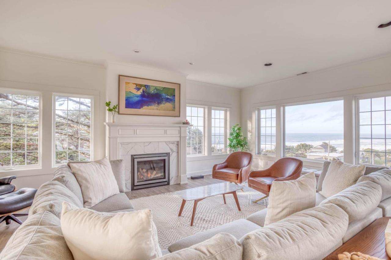 Hilltop Views * Lincoln City
