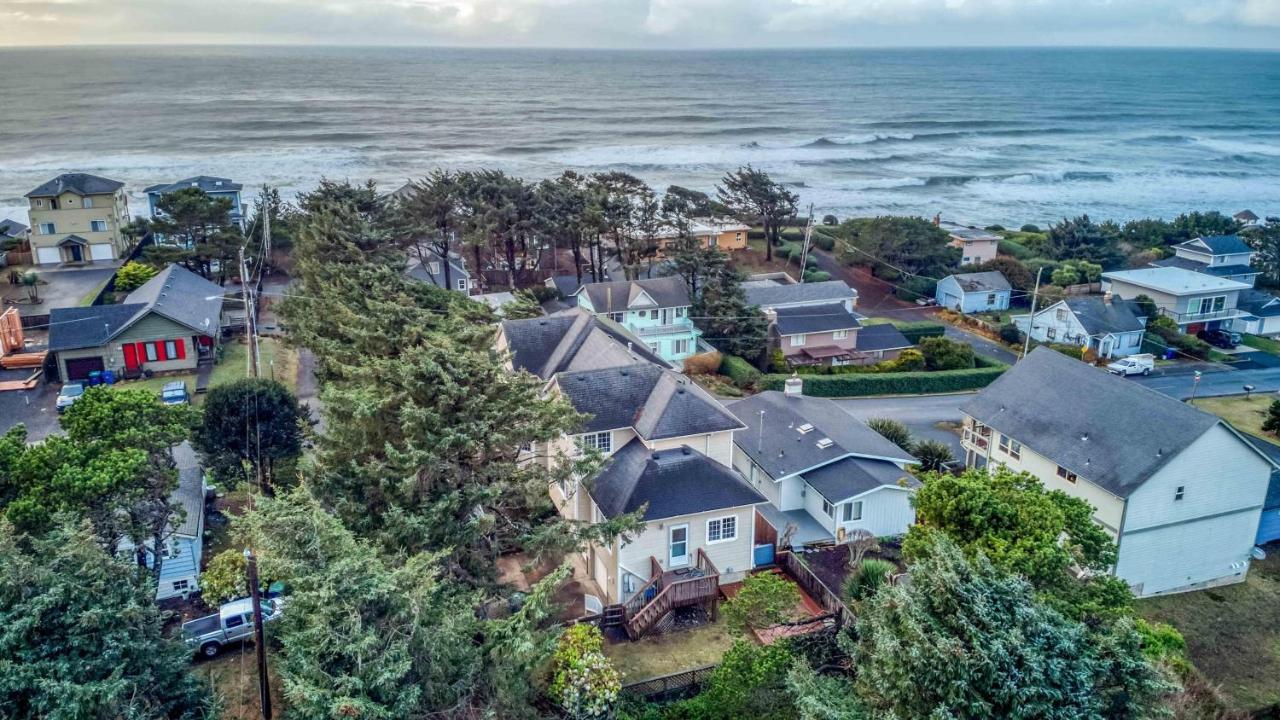 Hilltop Views * Lincoln City