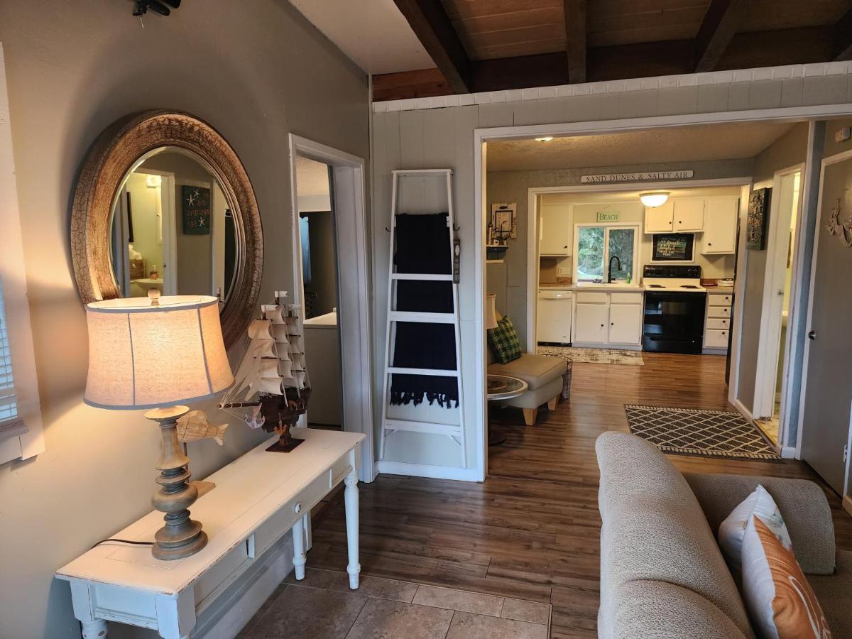 Near The With Beautiful Wood Burning Fireplace Lincoln City