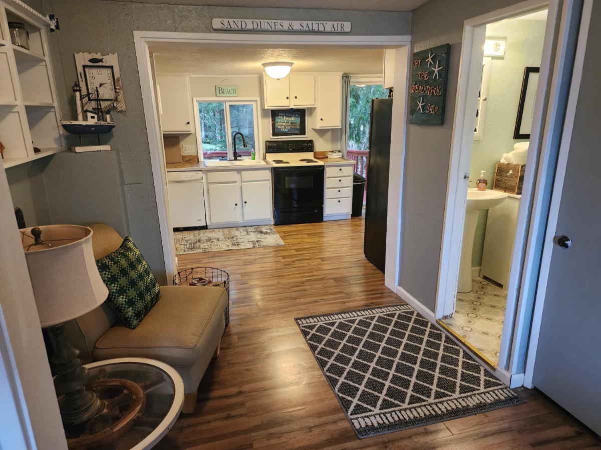 Near The With Beautiful Wood Burning Fireplace Holiday home *