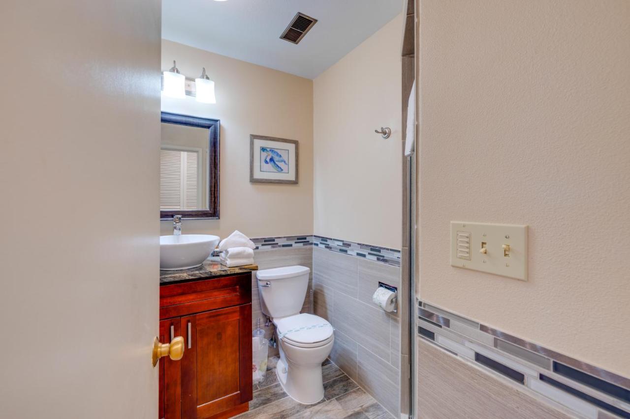With Ocean Views And Pool Access! Lincoln City