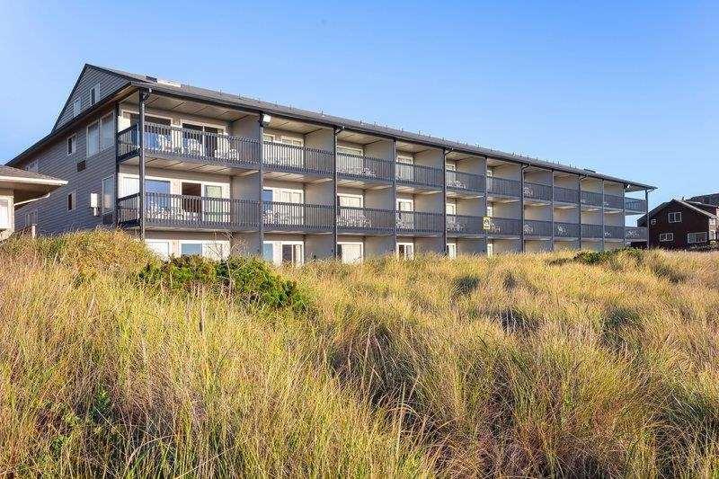 Sands Oceanfront Resort, Ascend Collection 3*