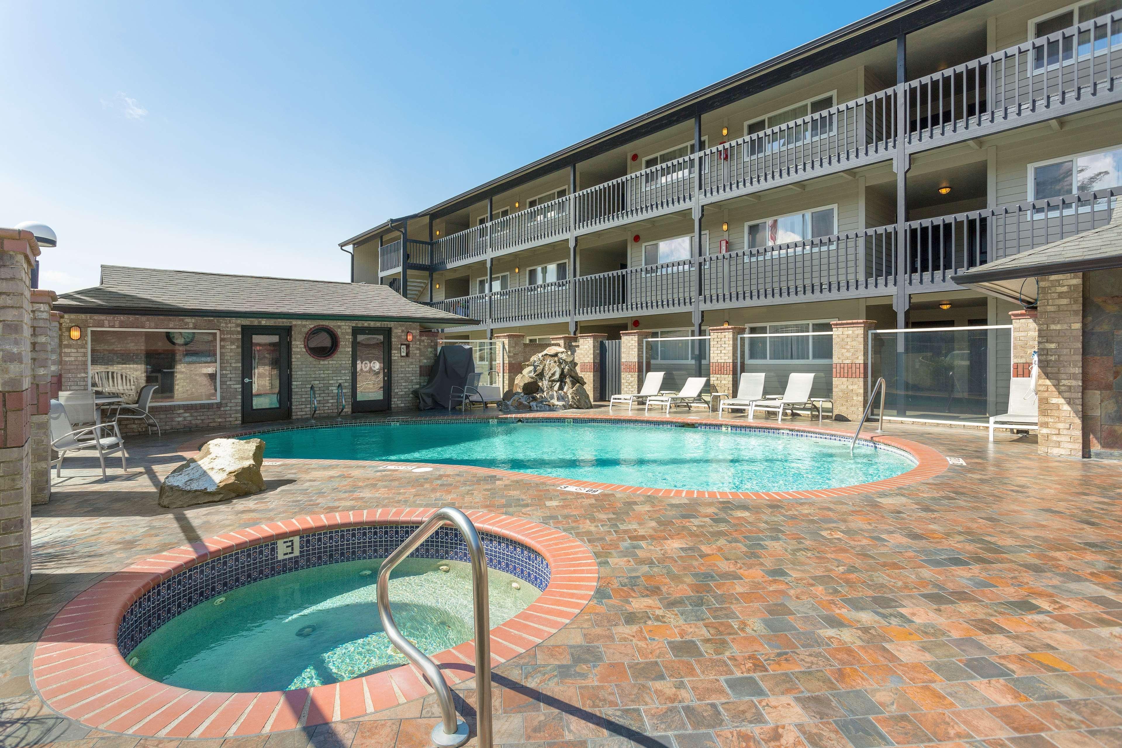 Sands Oceanfront Resort, Ascend Collection 3*