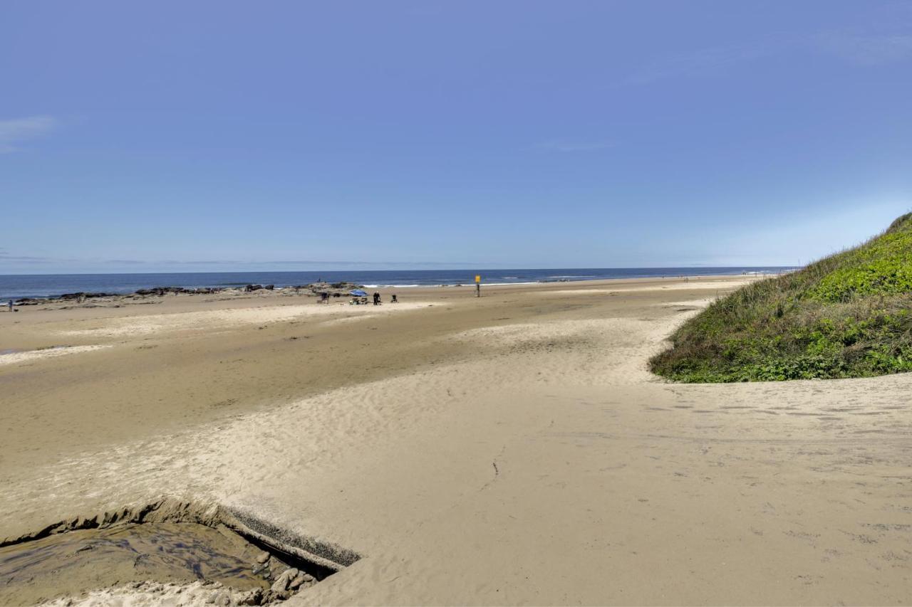 Coastal With Spacious Deck! Holiday home *