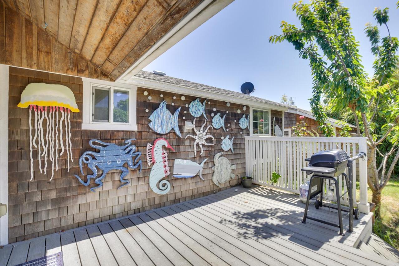 Coastal With Spacious Deck! *