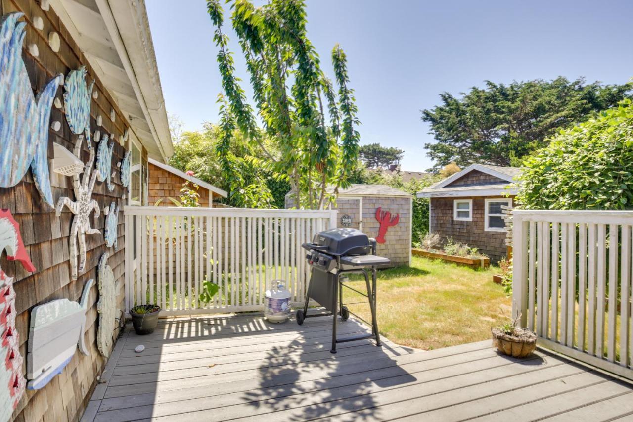 Coastal With Spacious Deck! Holiday home Lincoln City
