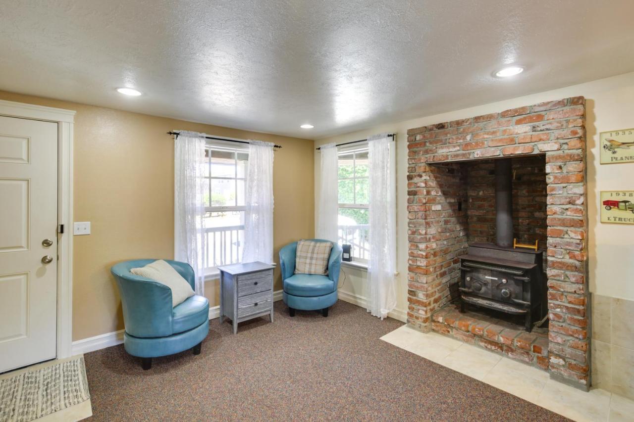 Coastal With Spacious Deck! Holiday home *