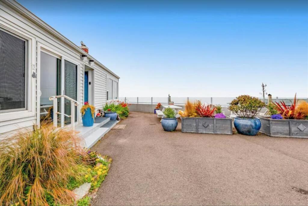 Apartment By The Sea