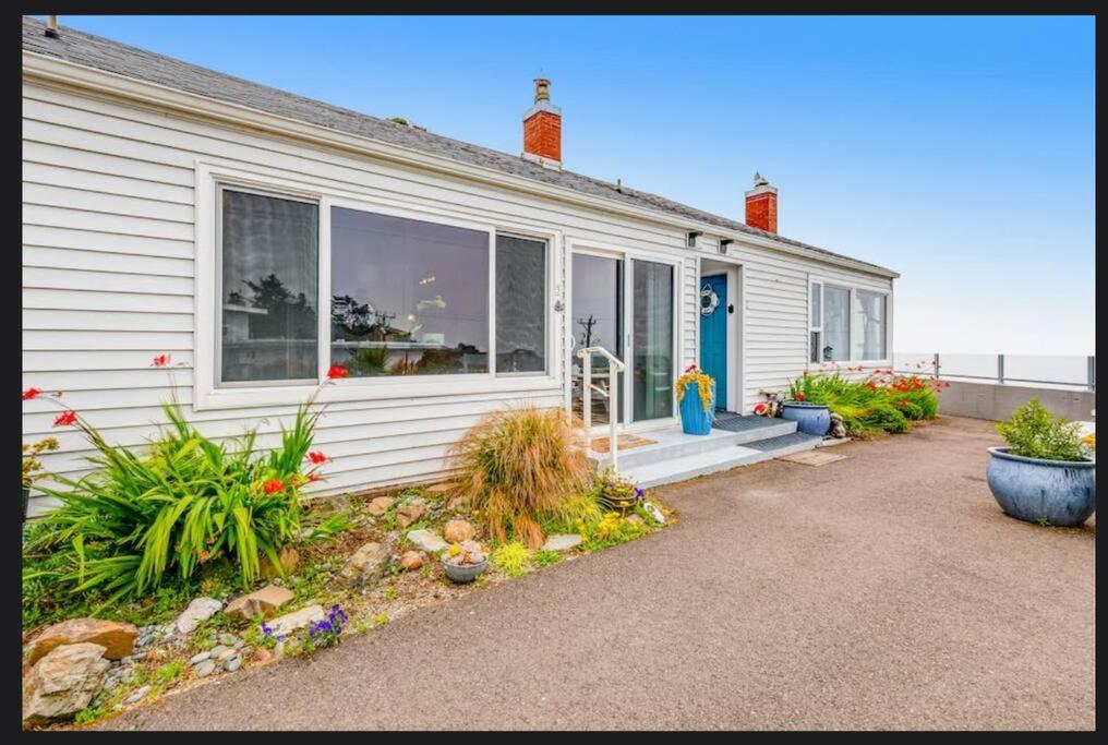 By The Sea Apartment Lincoln City