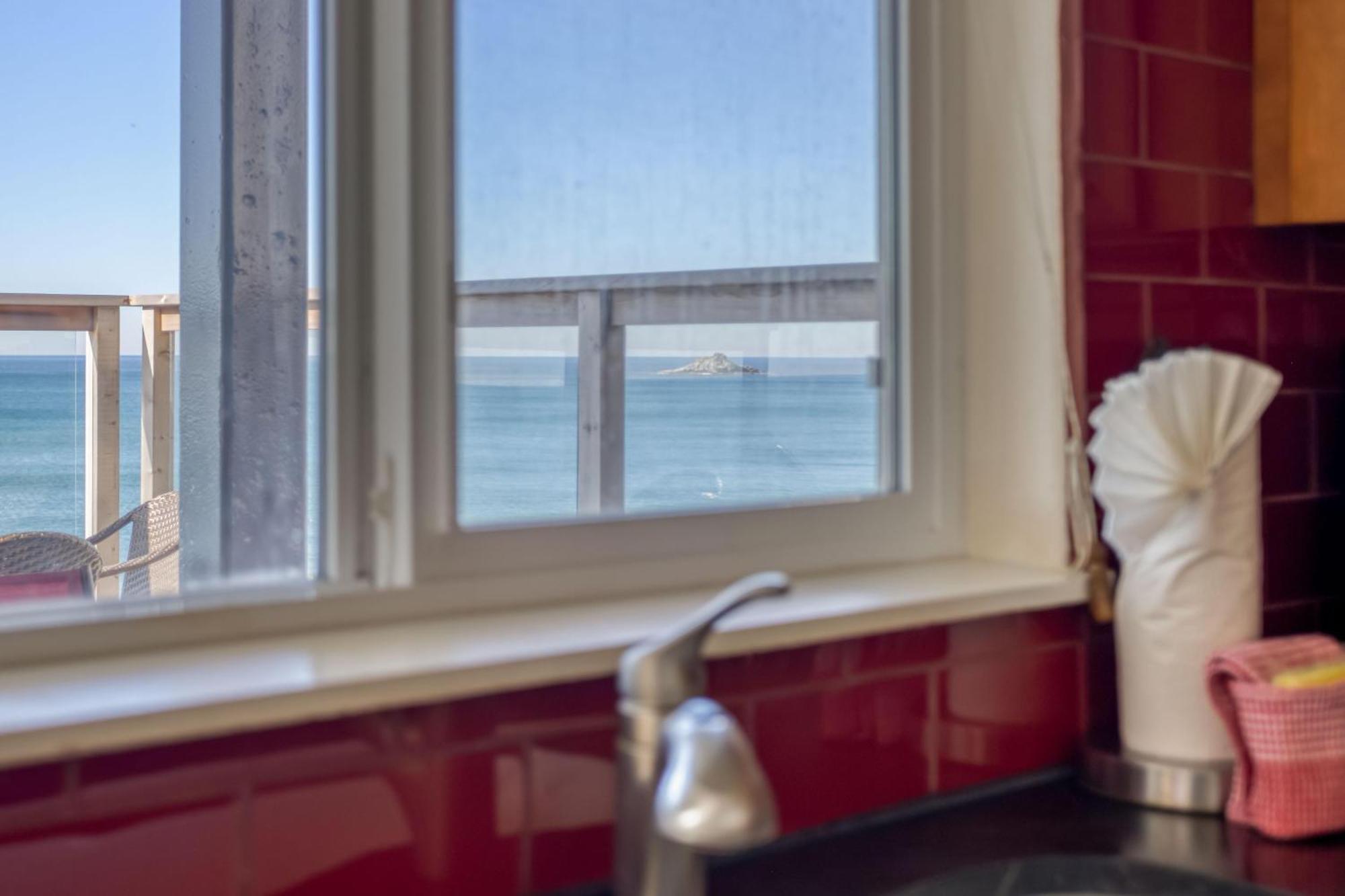 Wave Crest Holiday home *