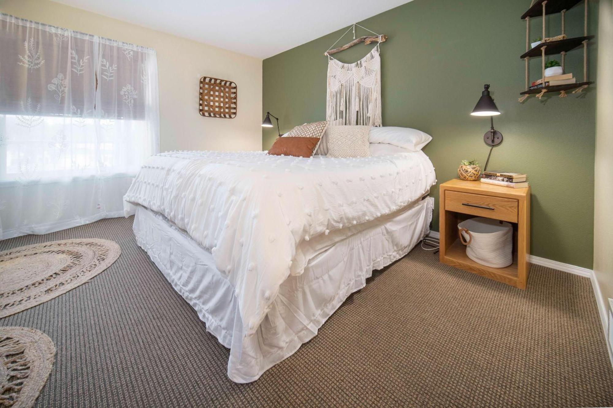 Waters Edge 304 Apartment