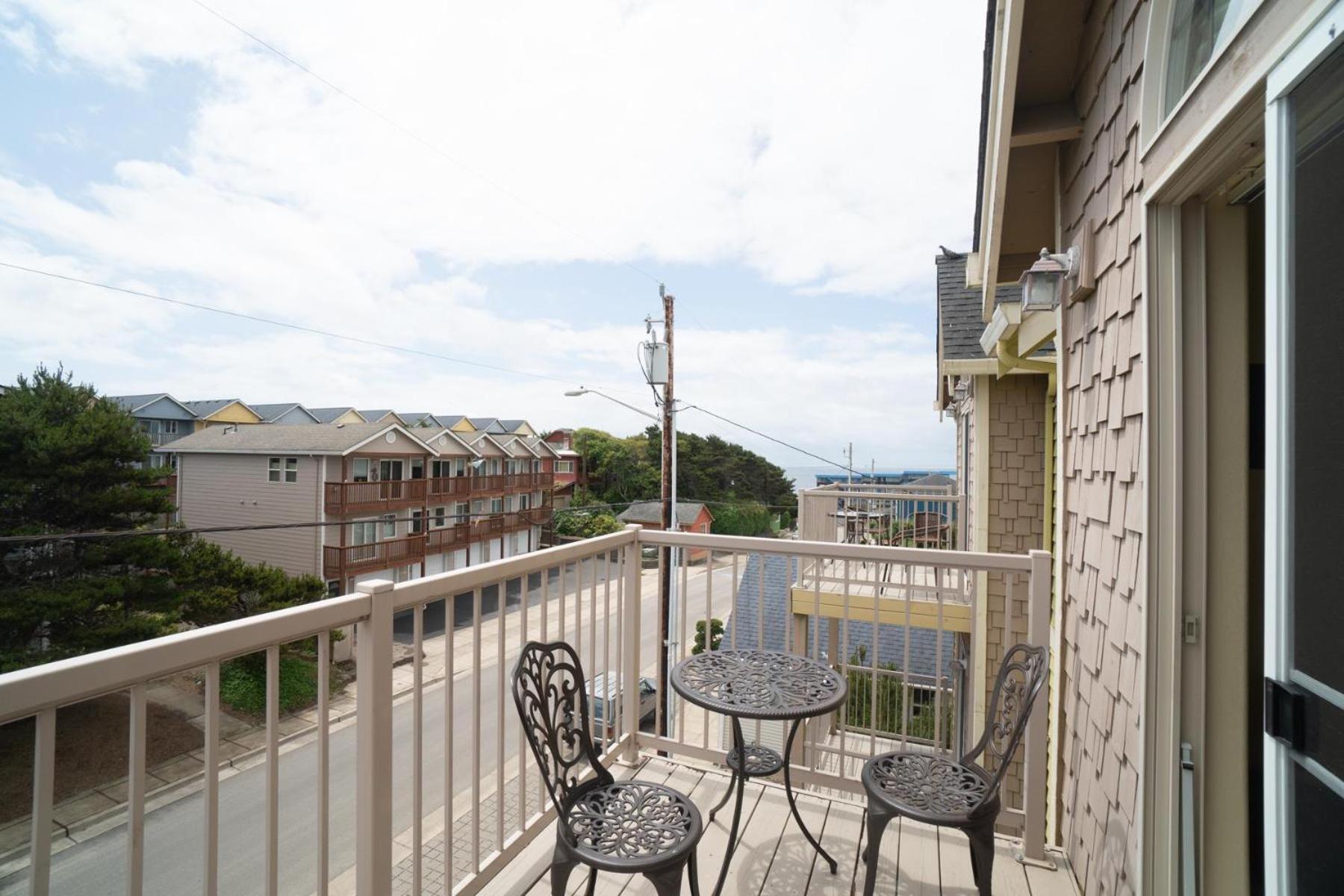 The White Turtle Villa Lincoln City