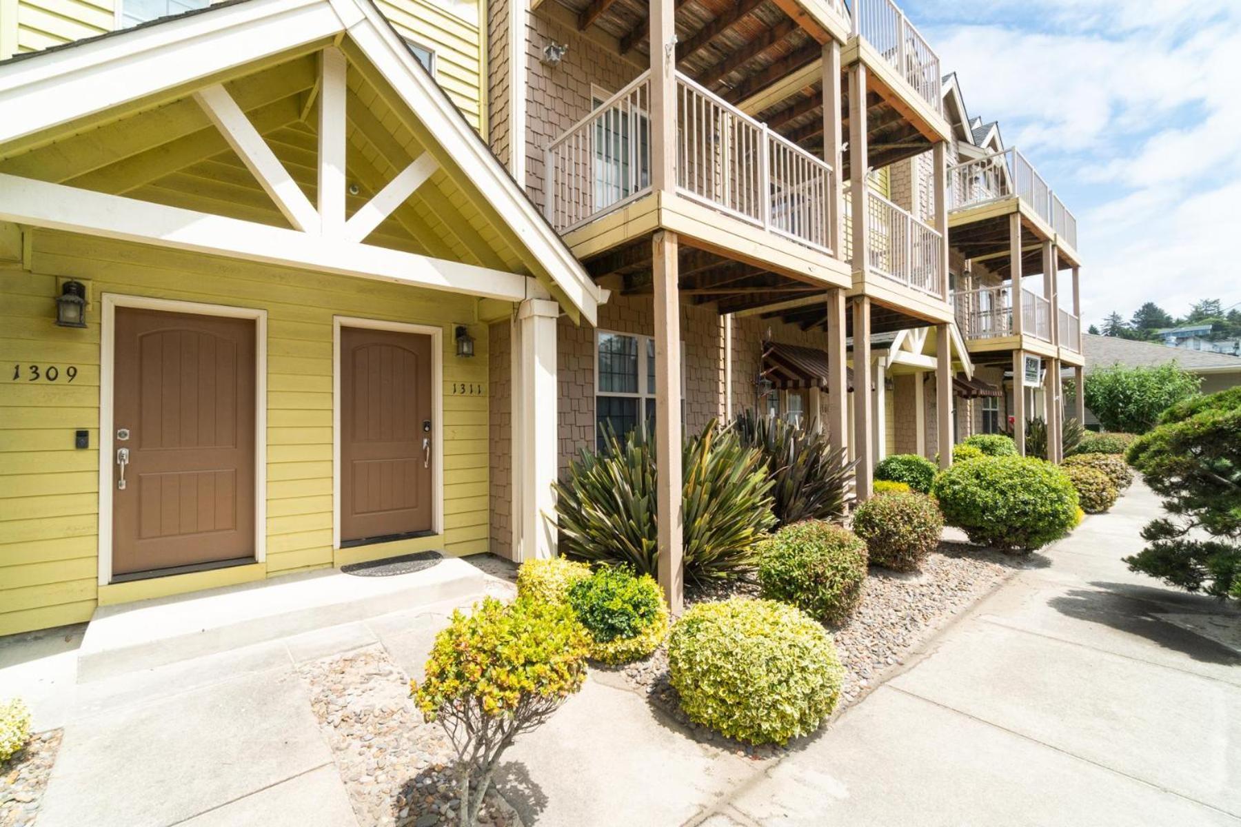 The White Turtle Villa Lincoln City