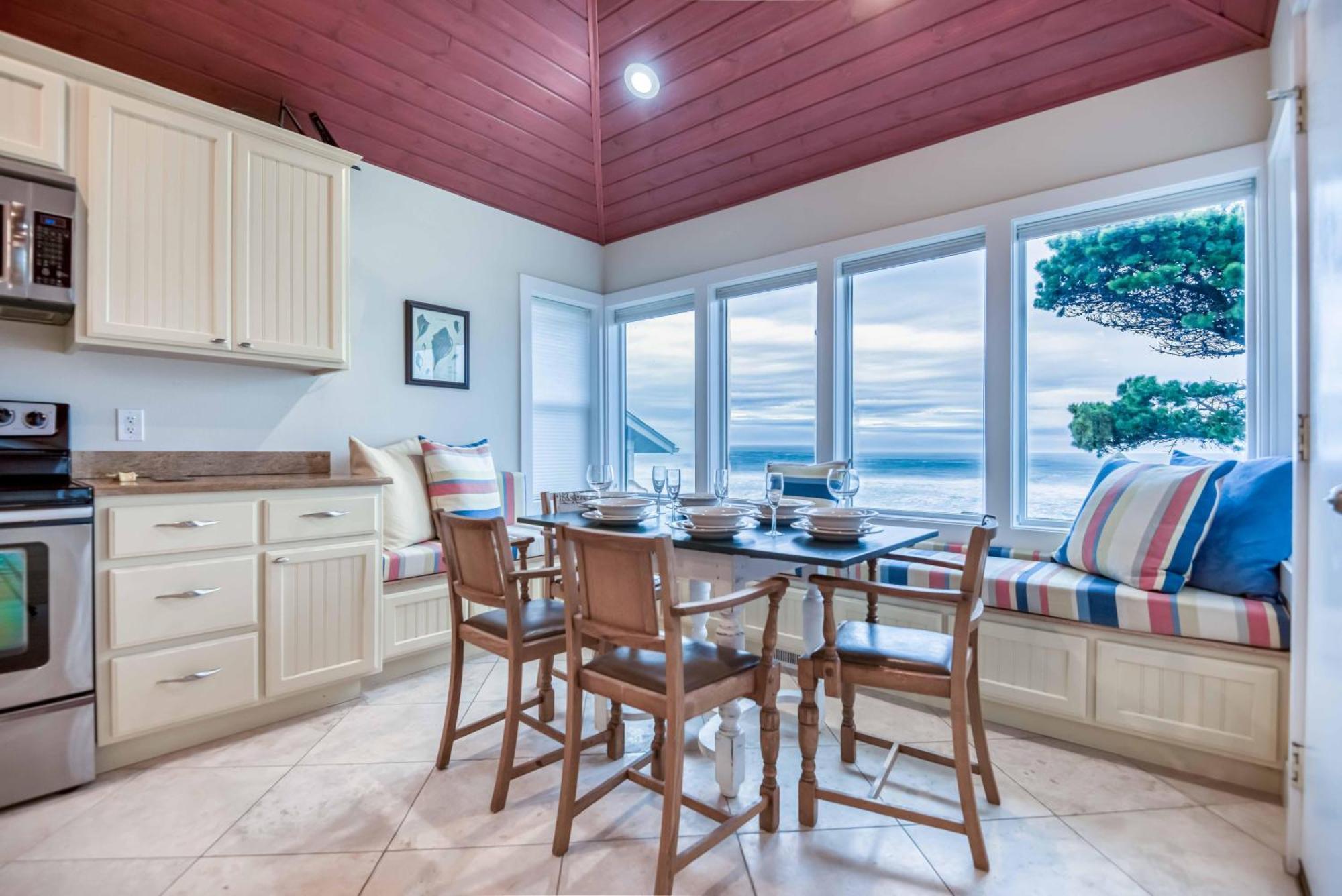 Ocean's Edge Holiday home *