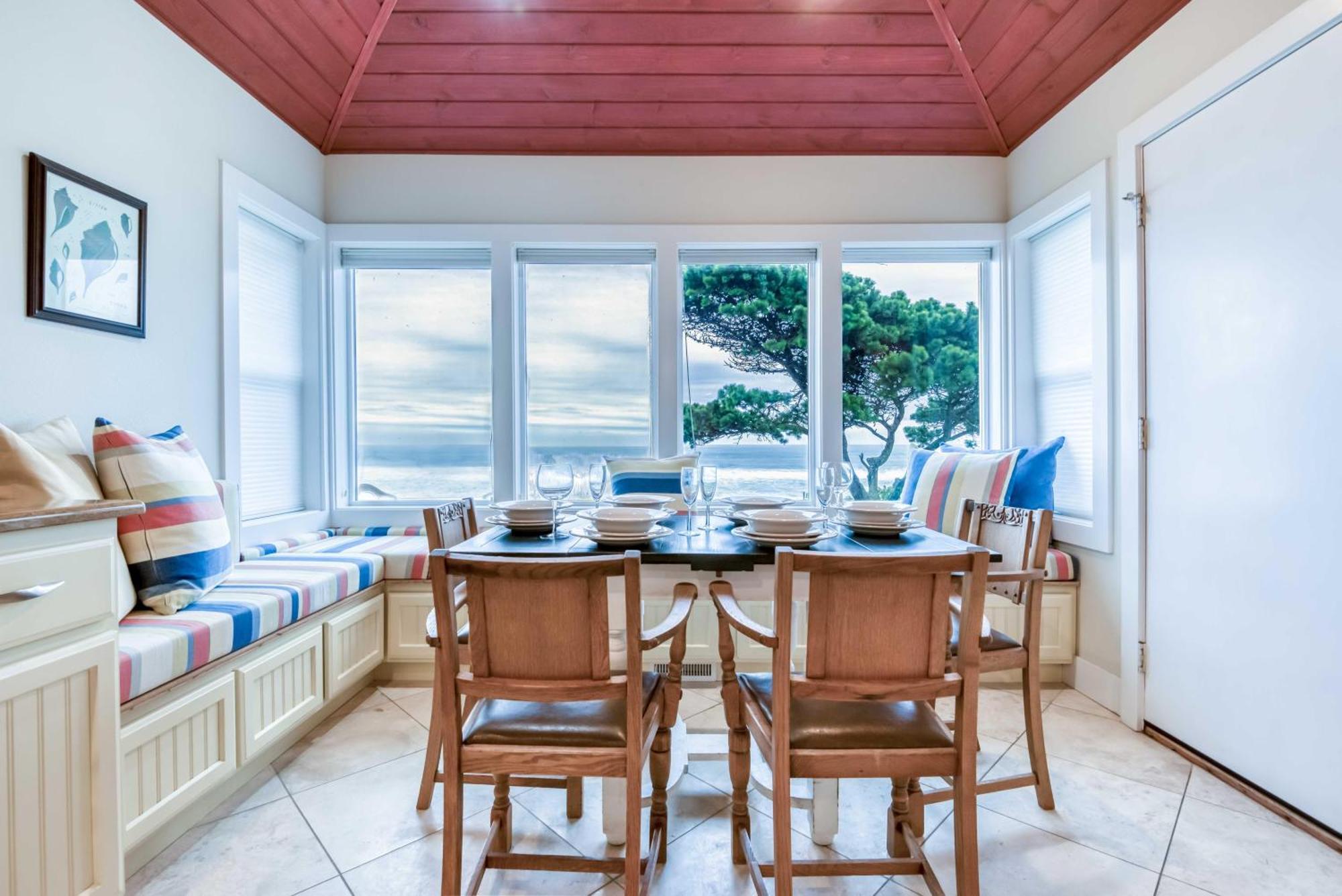 Ocean's Edge Holiday home *