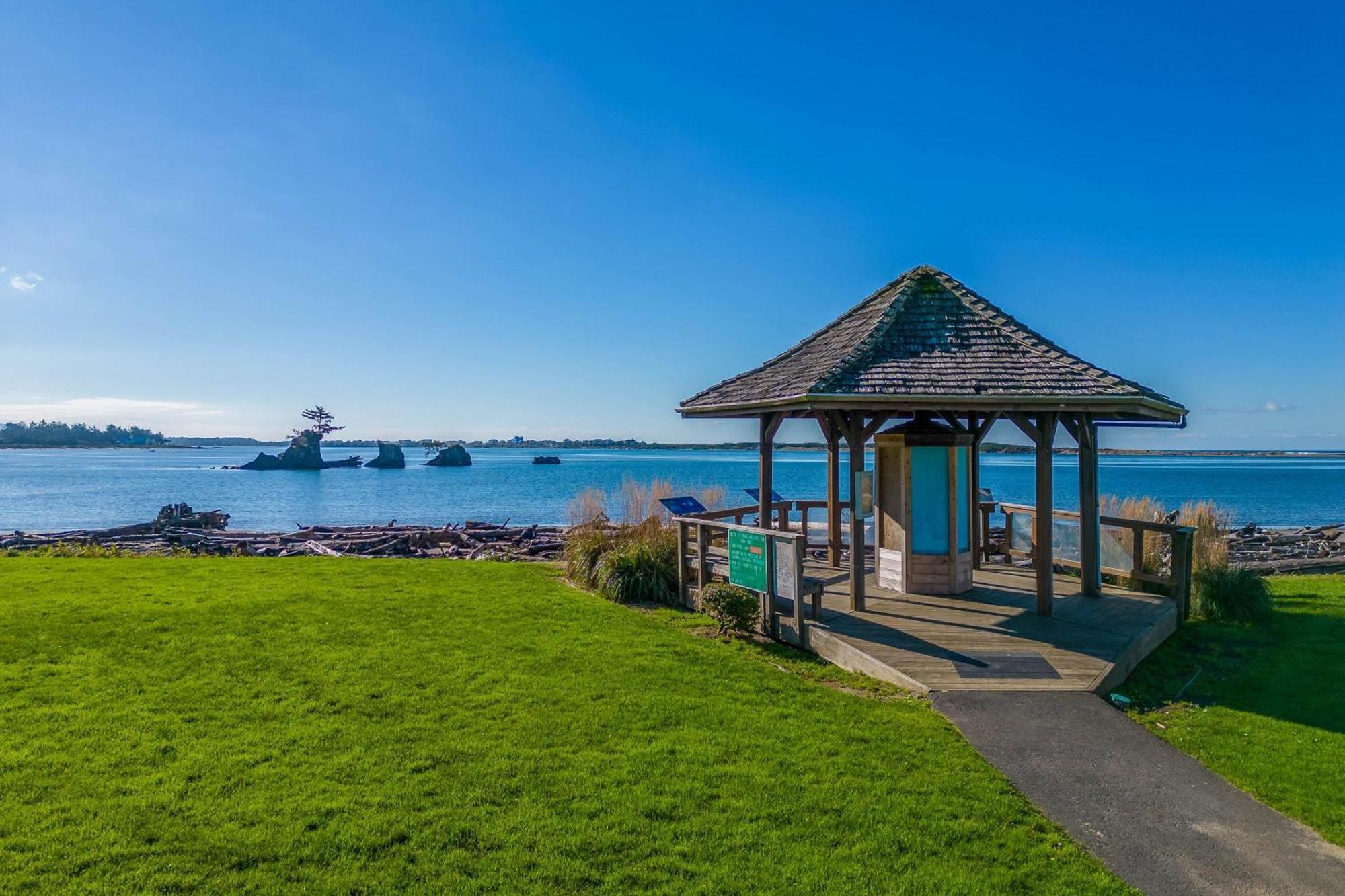 Waters Edge 404 Lincoln City