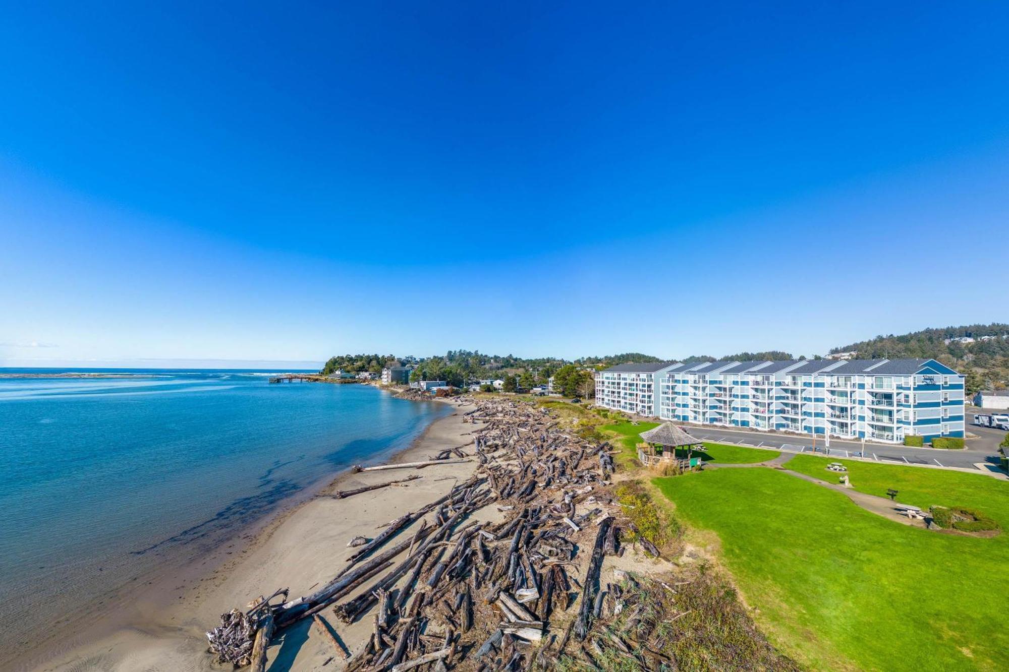 Waters Edge 404 Lincoln City