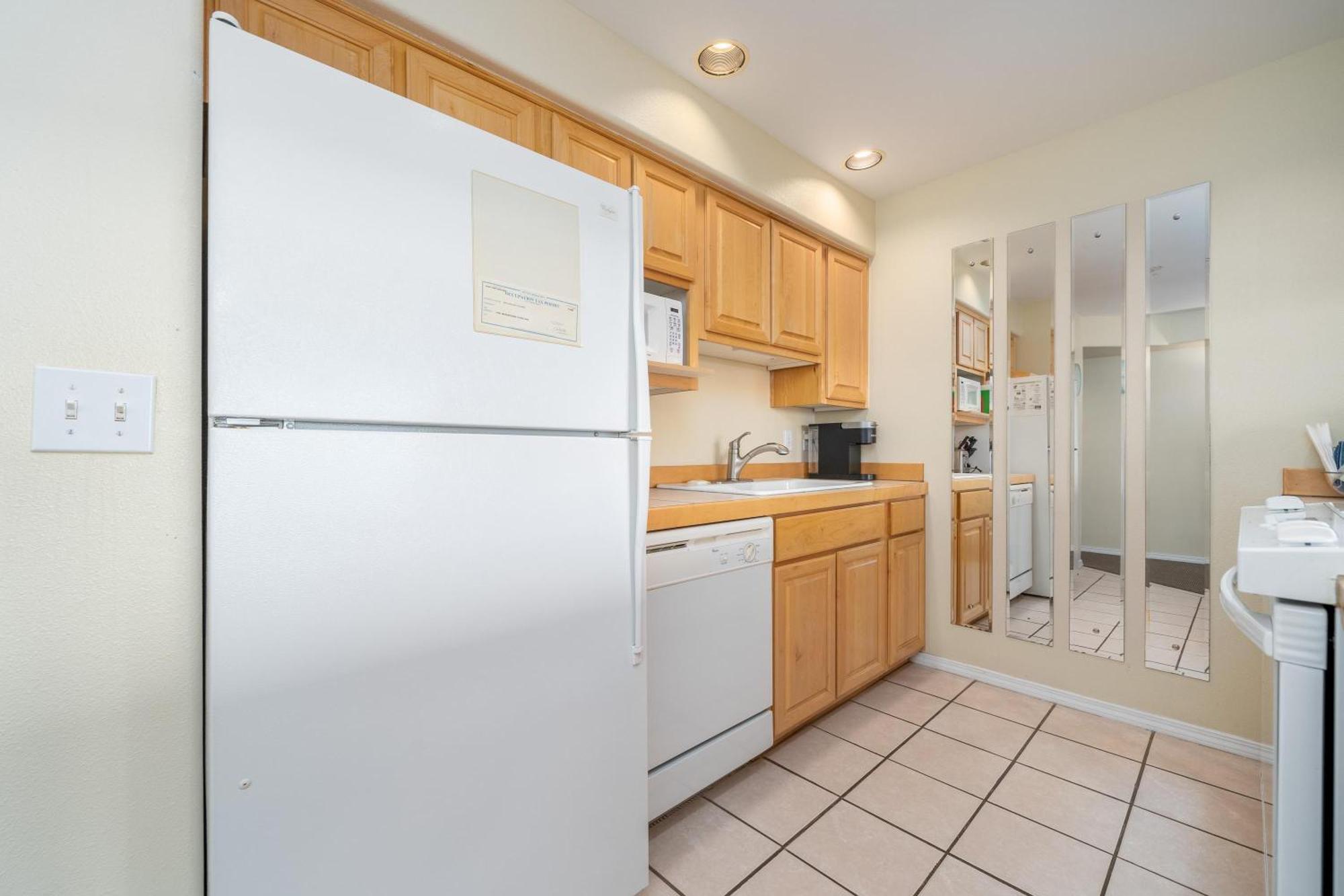 Waters Edge 402 *