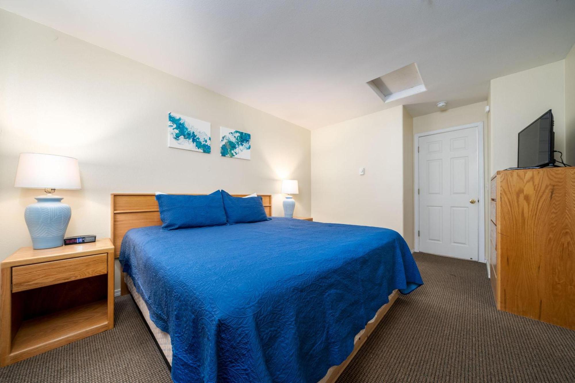 Waters Edge 402