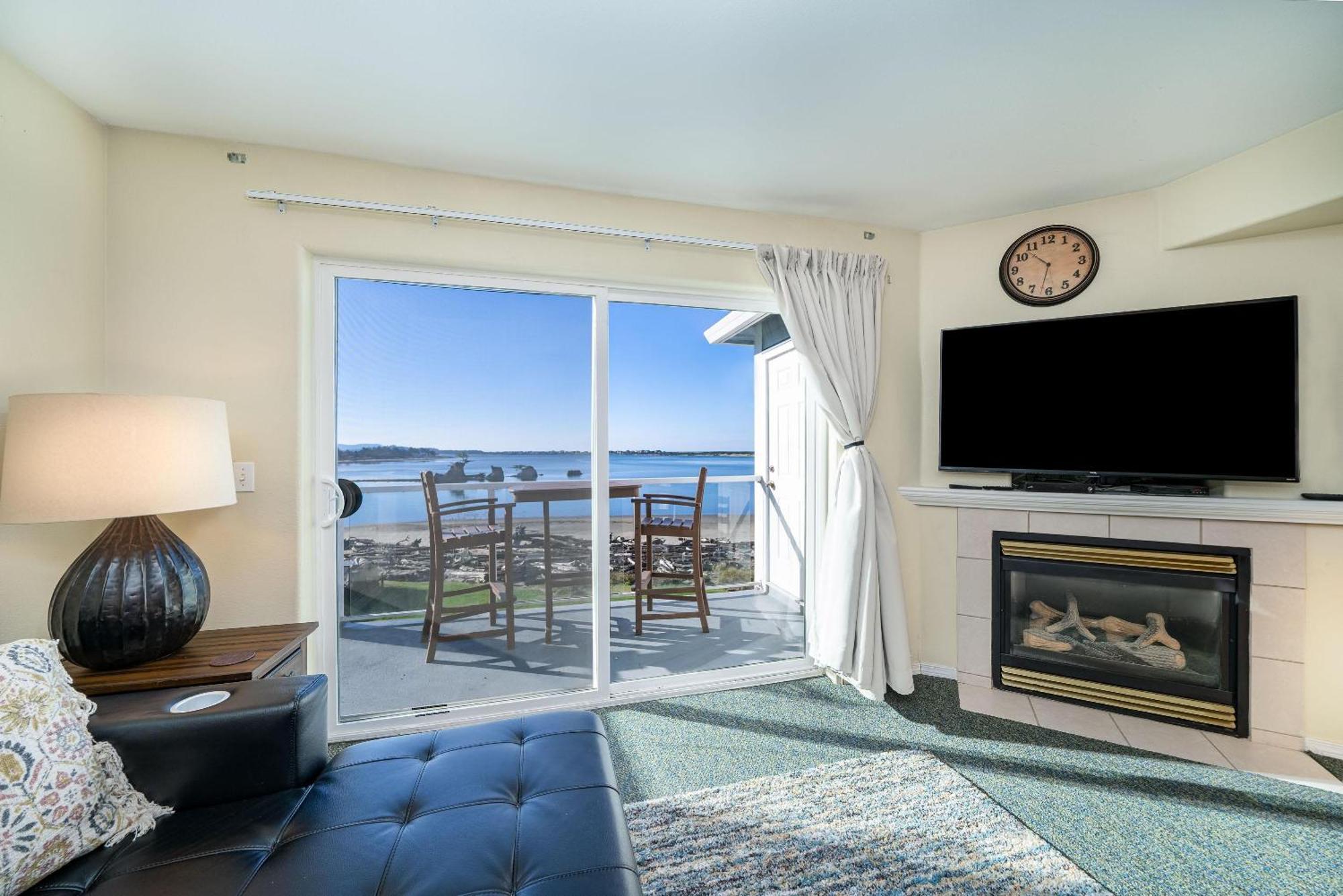 Waters Edge 404 * Lincoln City