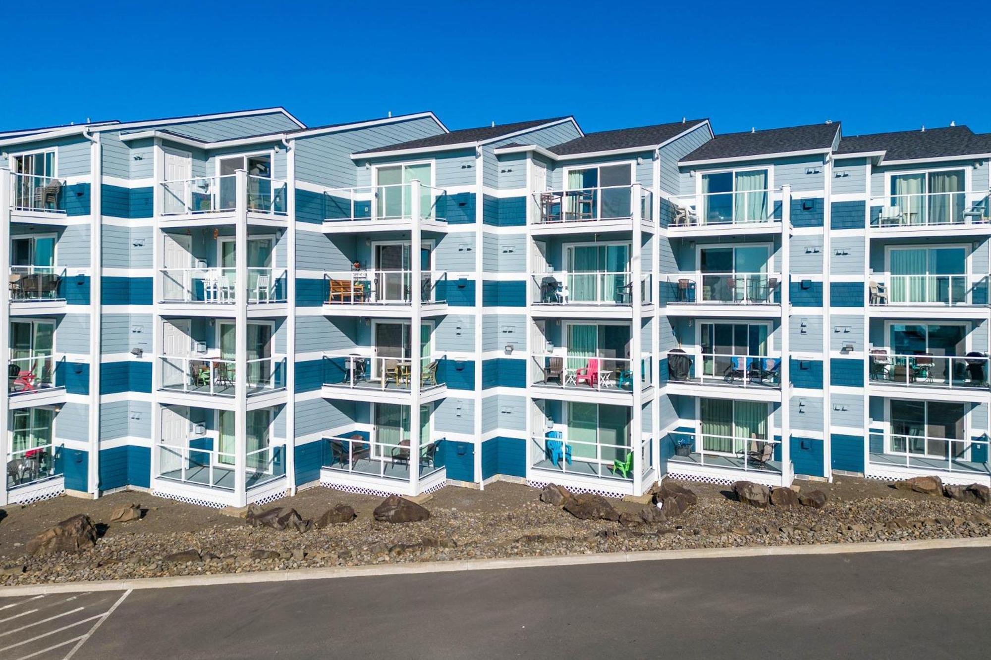 Waters Edge 404