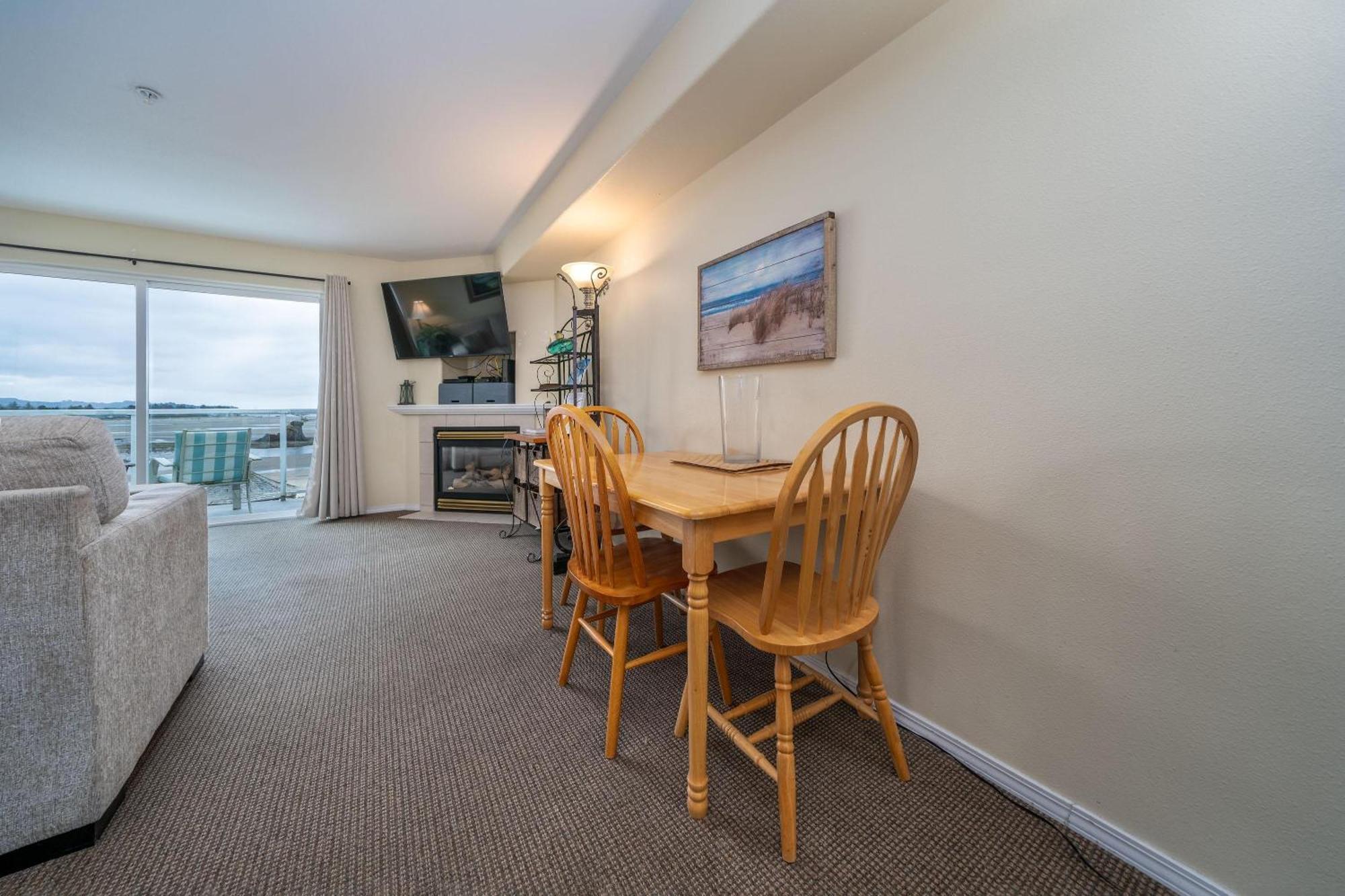 Waters Edge 402 Lincoln City