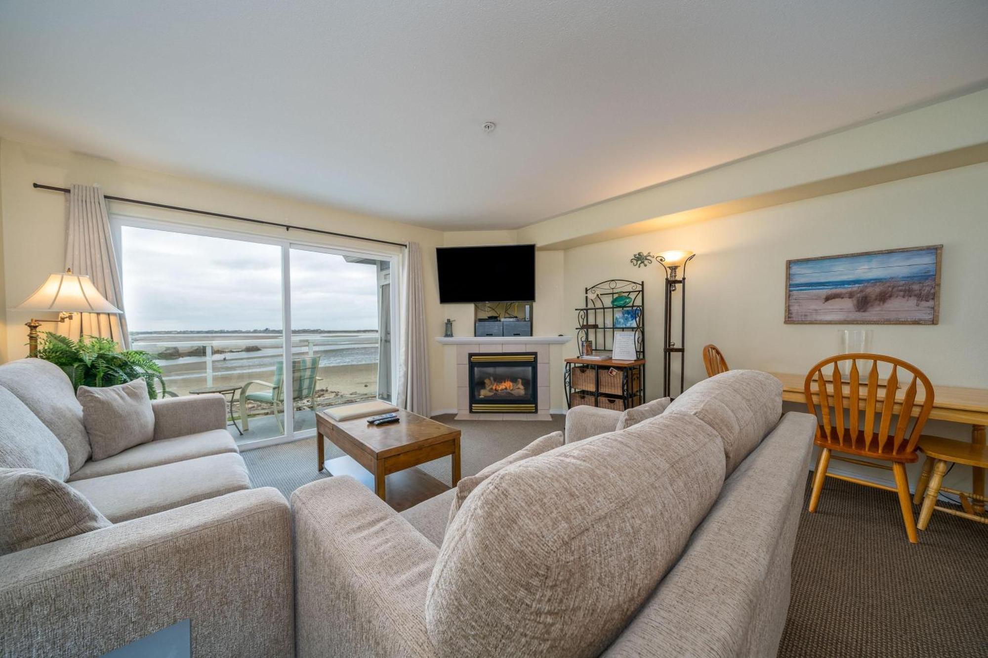 Waters Edge 402 Apartment *