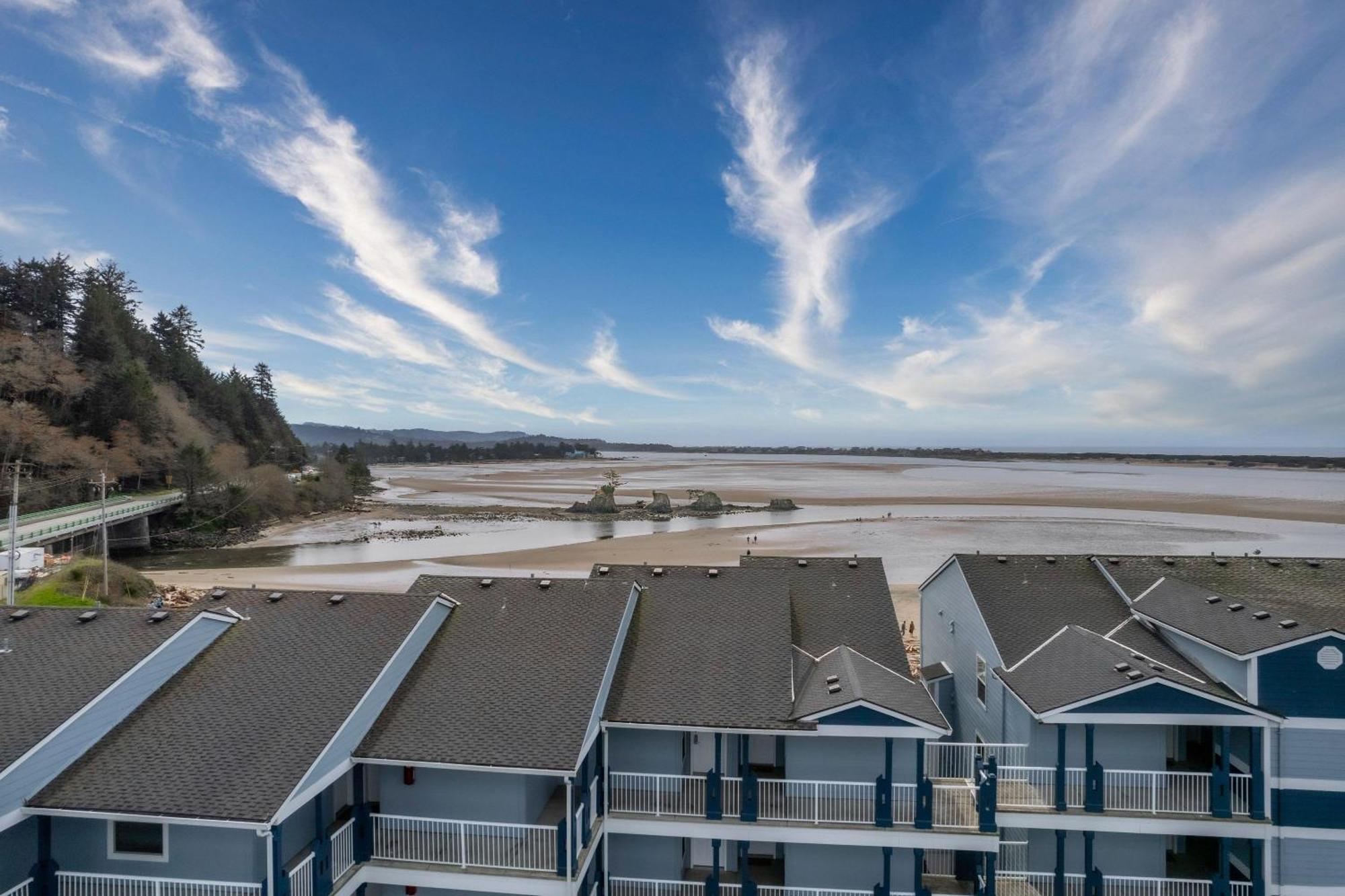 Waters Edge 402 Apartment Lincoln City