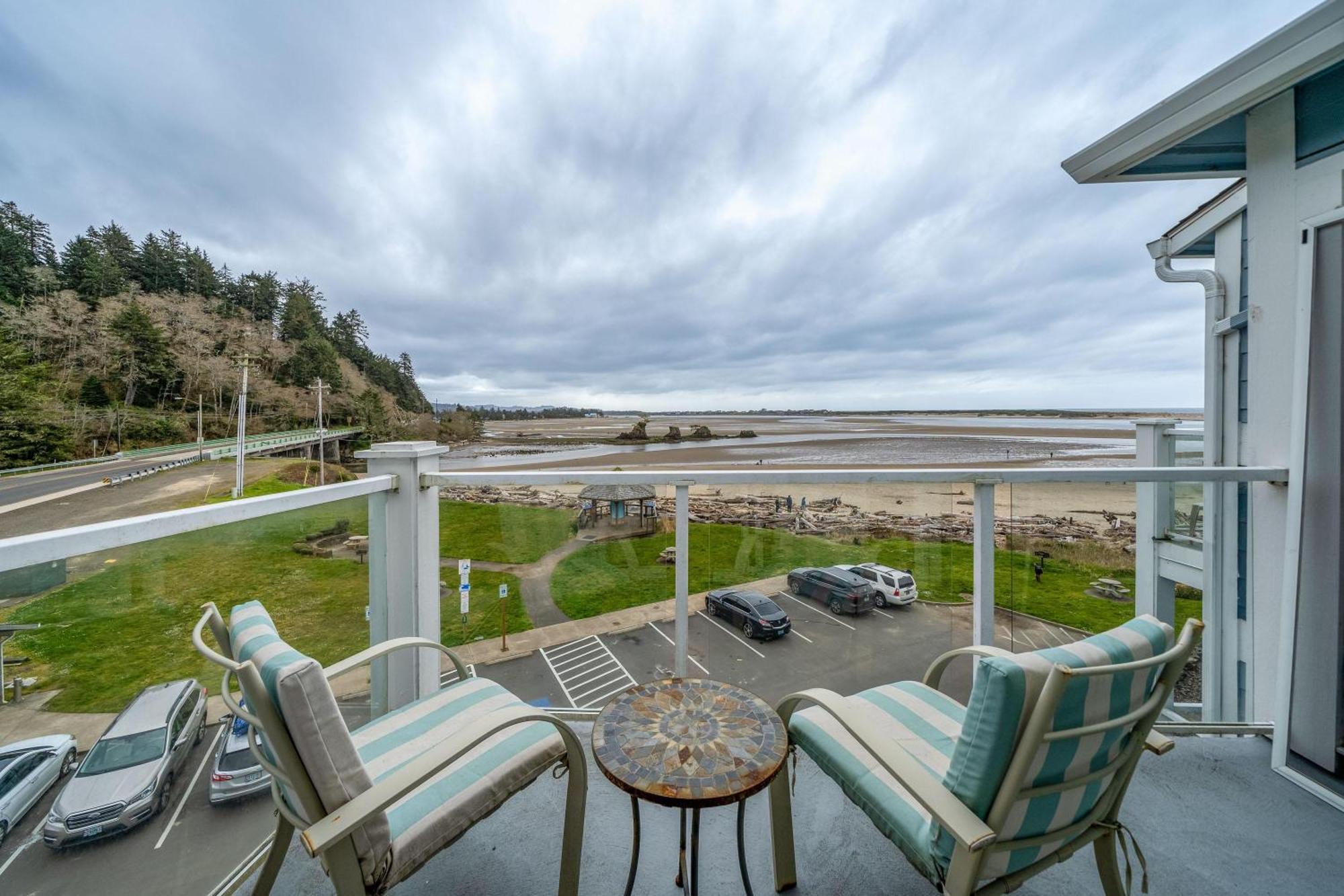 Waters Edge 402 Apartment *