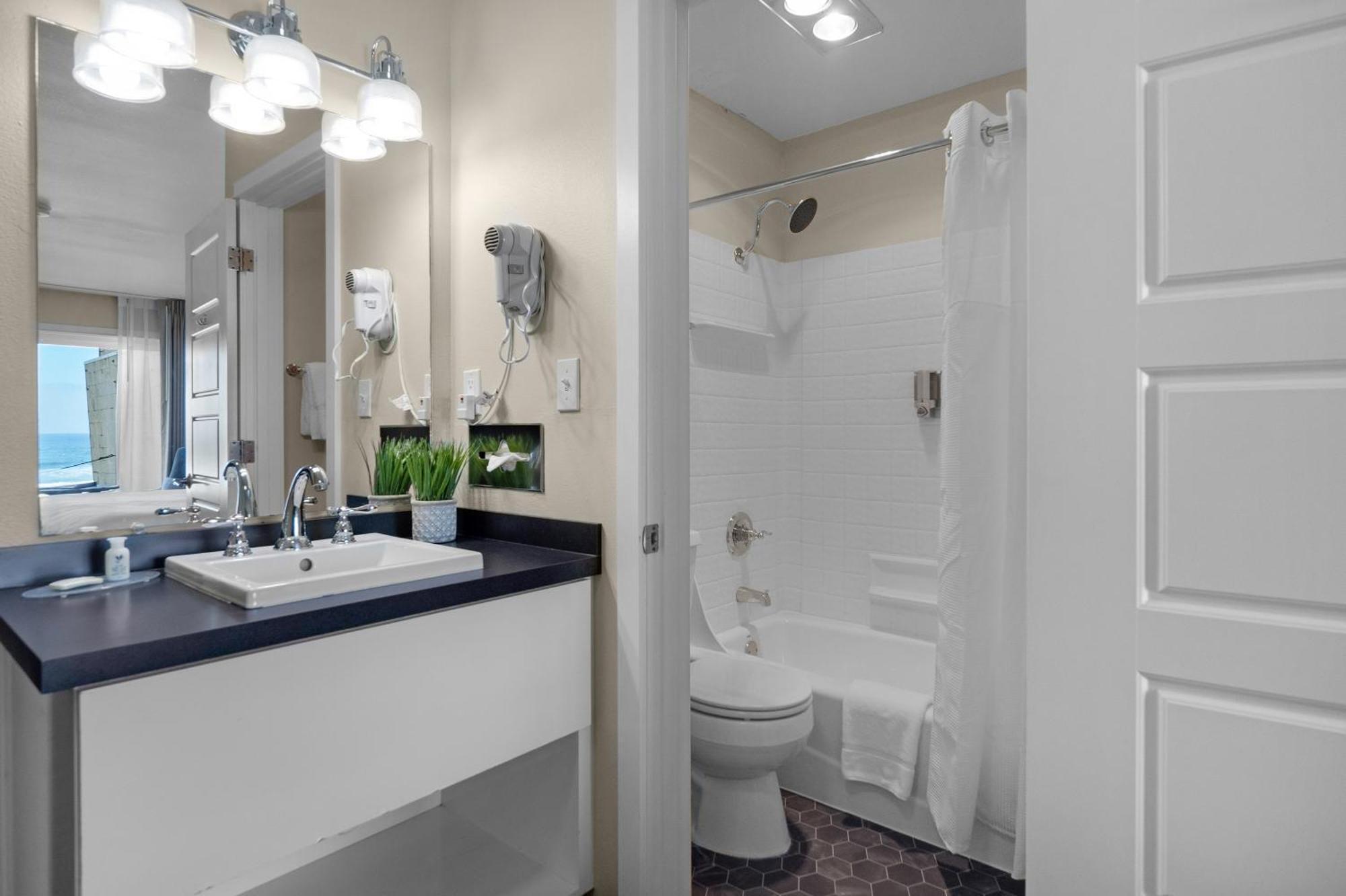 Hotel Pelican Shores 3*