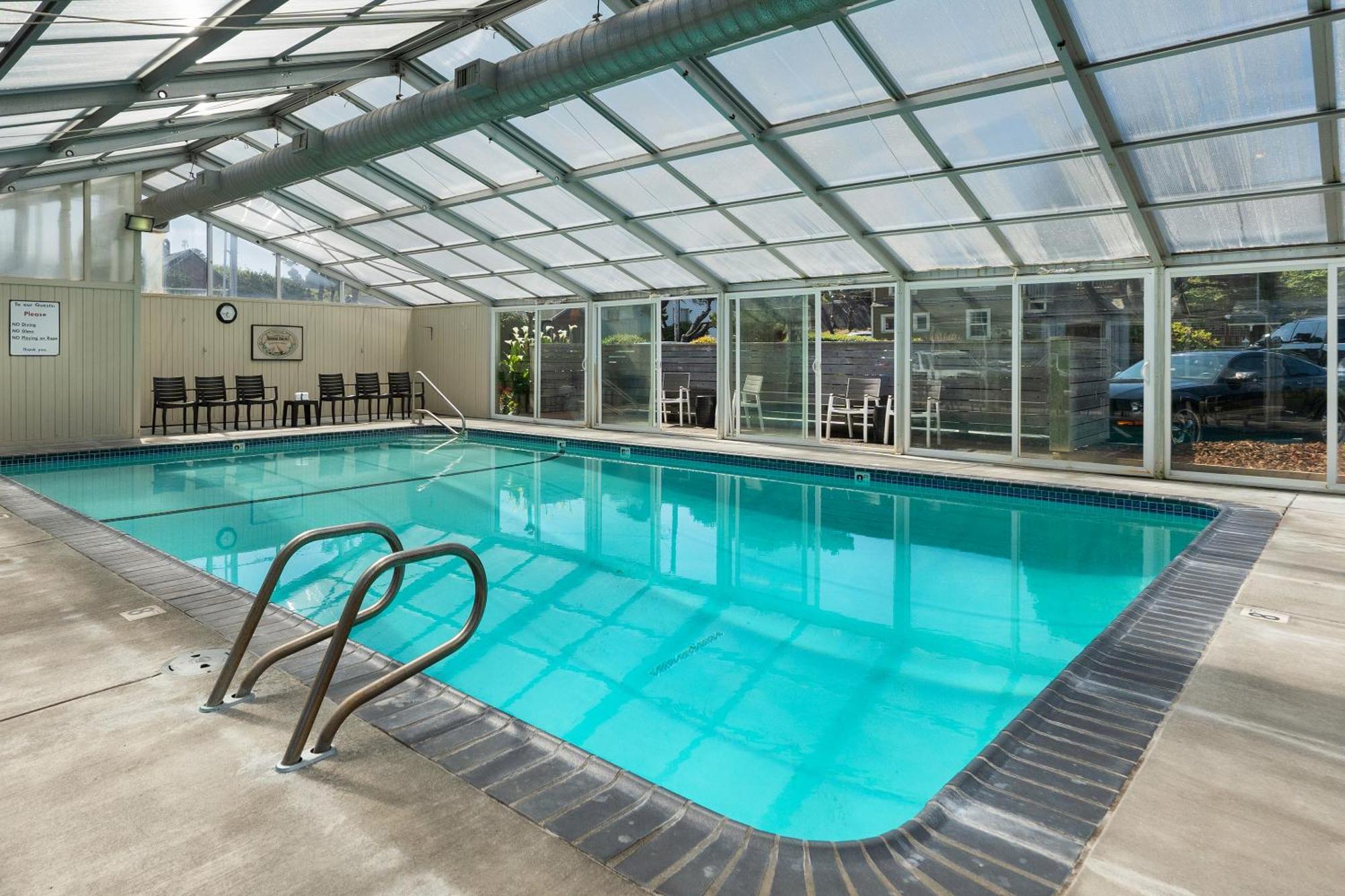 Hotel Pelican Shores