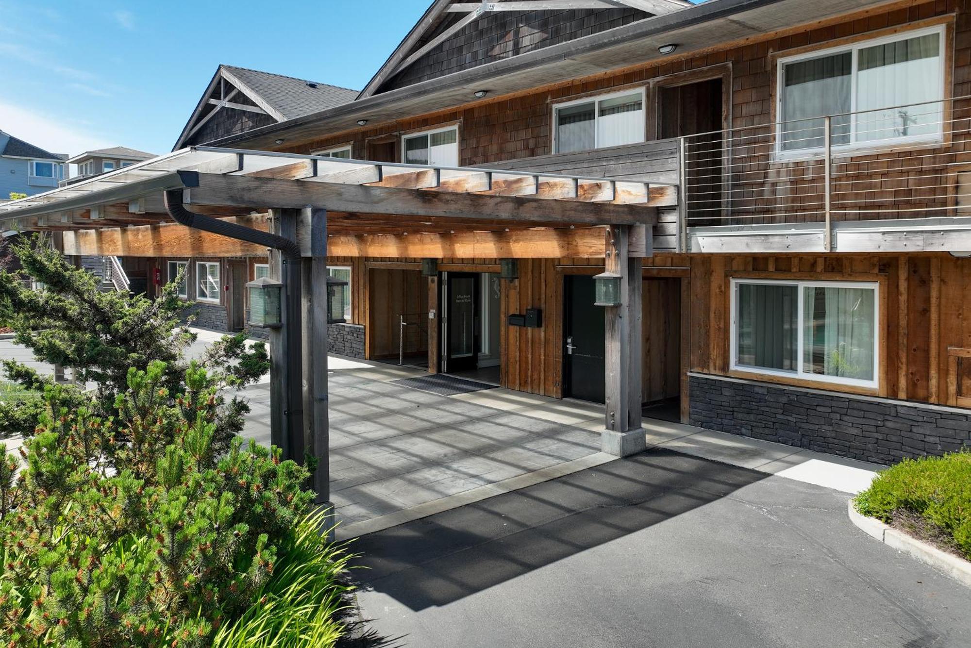 Hotel Pelican Shores 3*