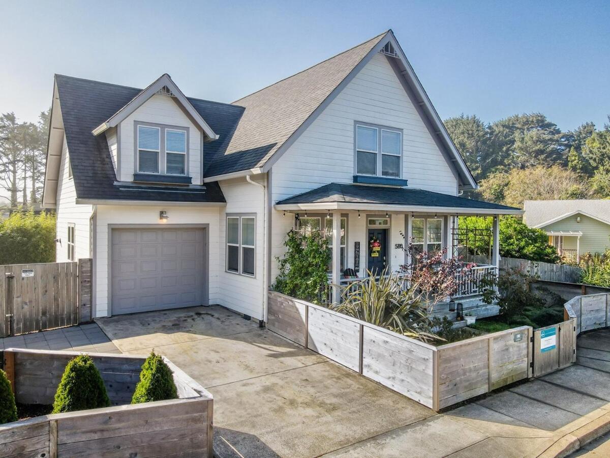 Holiday home Ohana Park - Hot Tub, Billiards, Fire Pit & Access Lincoln City