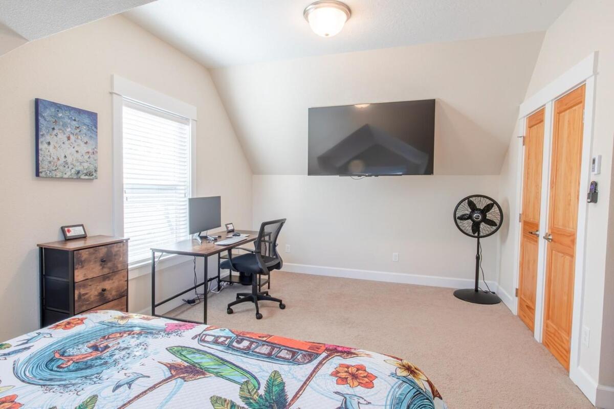Holiday home Ohana Park - Hot Tub, Billiards, Fire Pit & Access Lincoln City