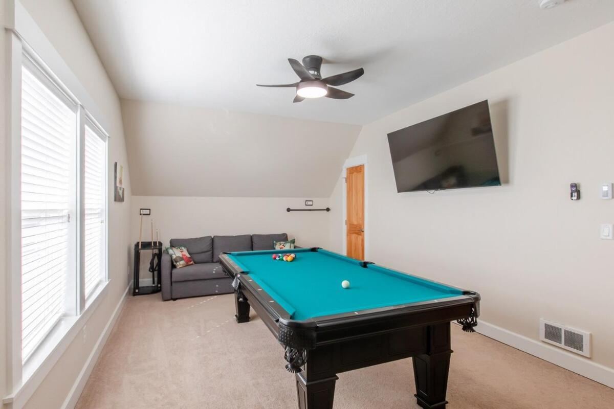 Holiday home Ohana Park - Hot Tub, Billiards, Fire Pit & Access *