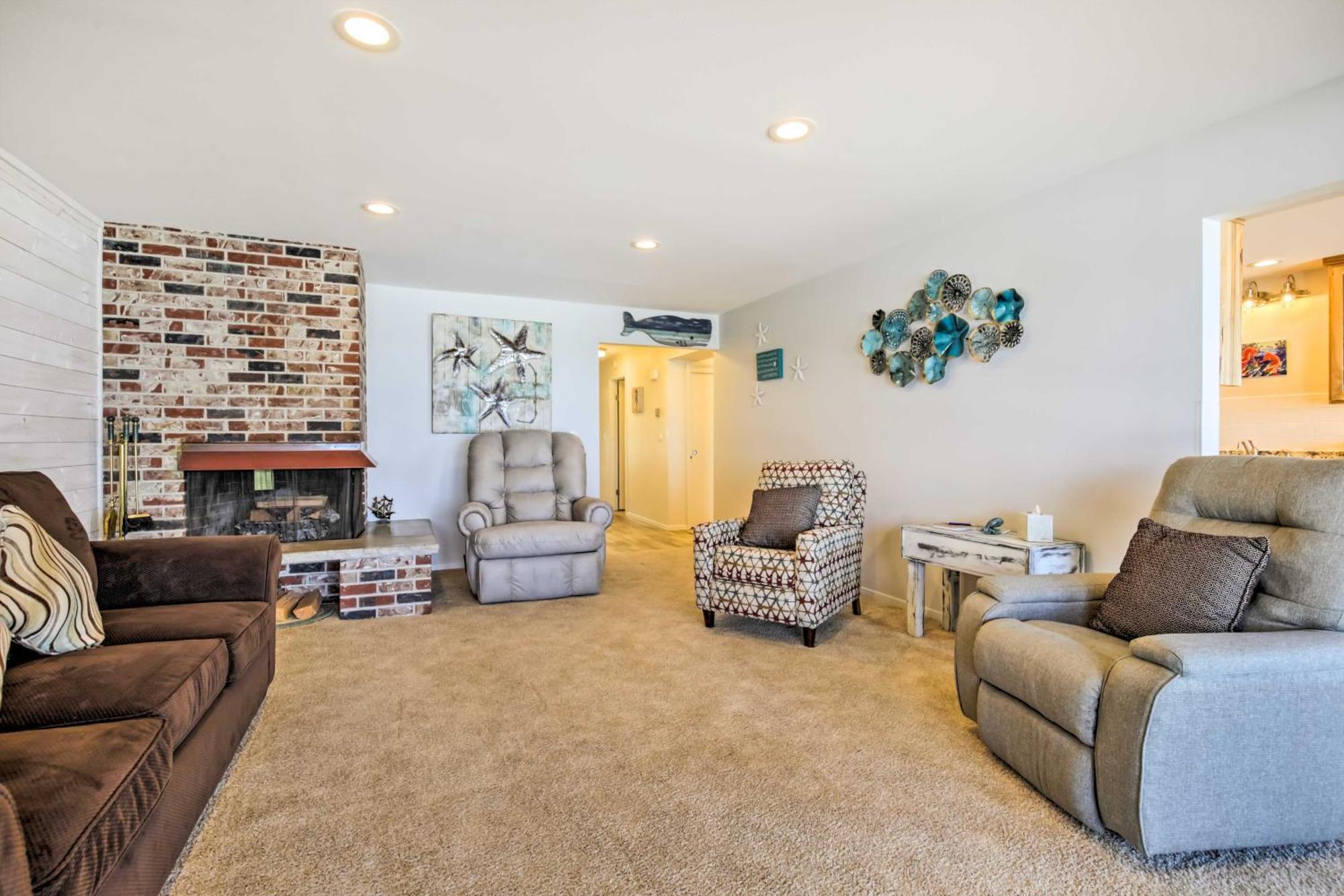 Beachfront Condo-patio And Pool Access! Apartment