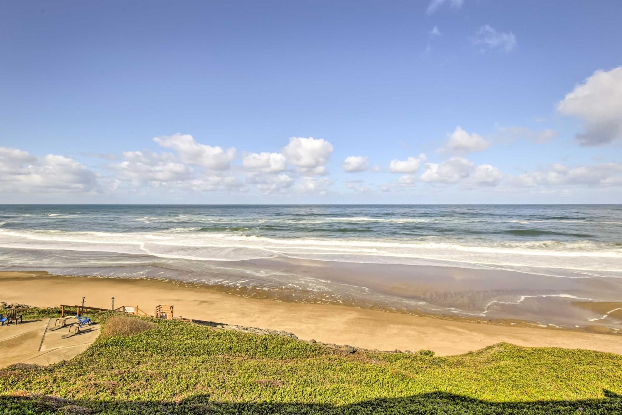 Beachfront Condo-patio And Pool Access! * Lincoln City