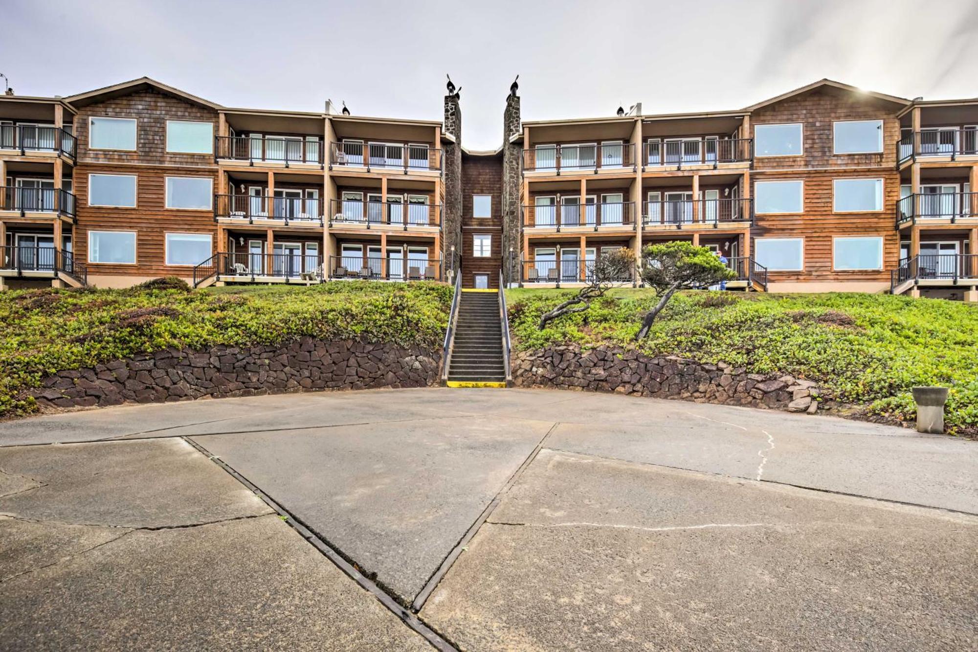 Beachfront Condo-patio And Pool Access! Apartment