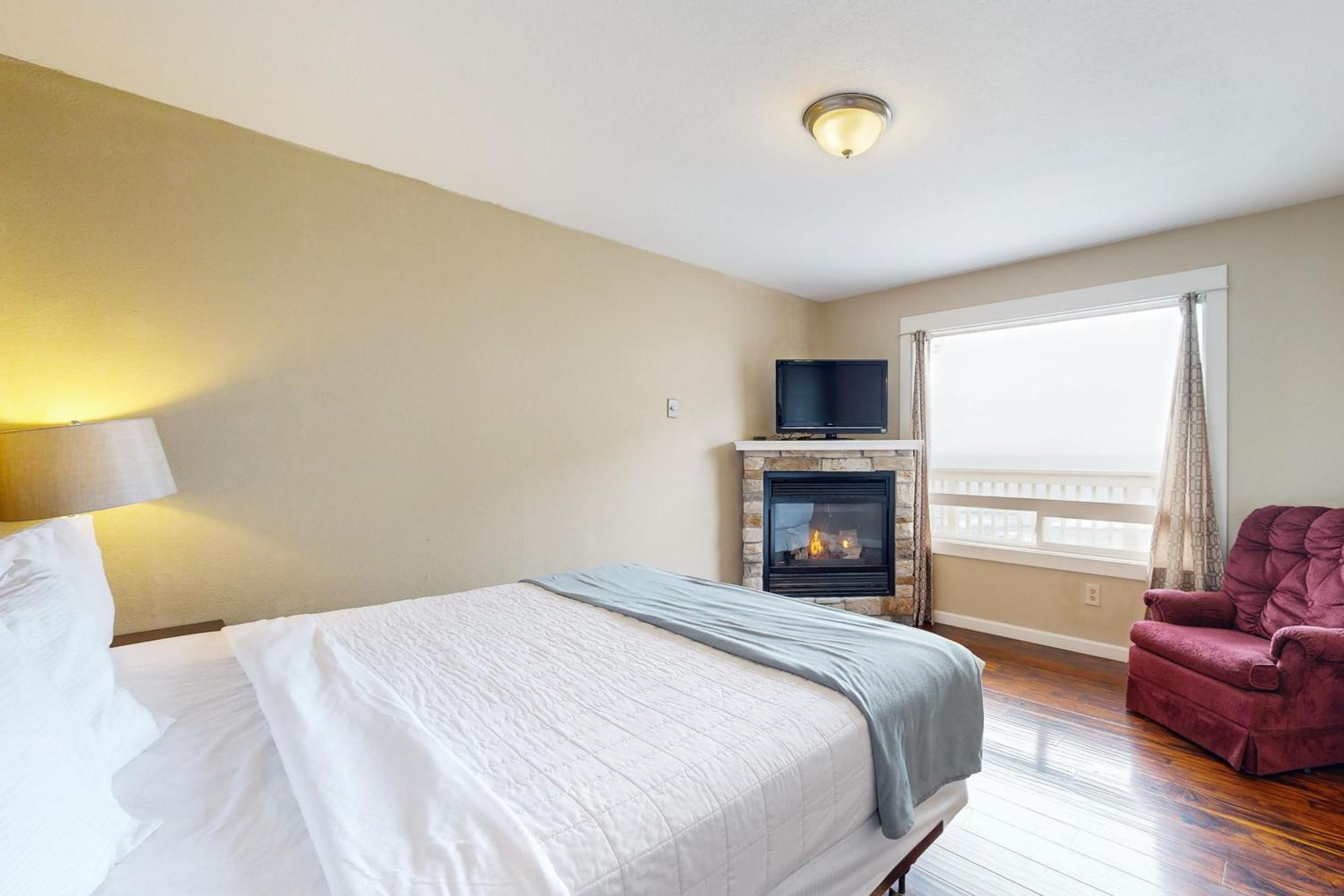 The Whale At Sandstone Point Apartment