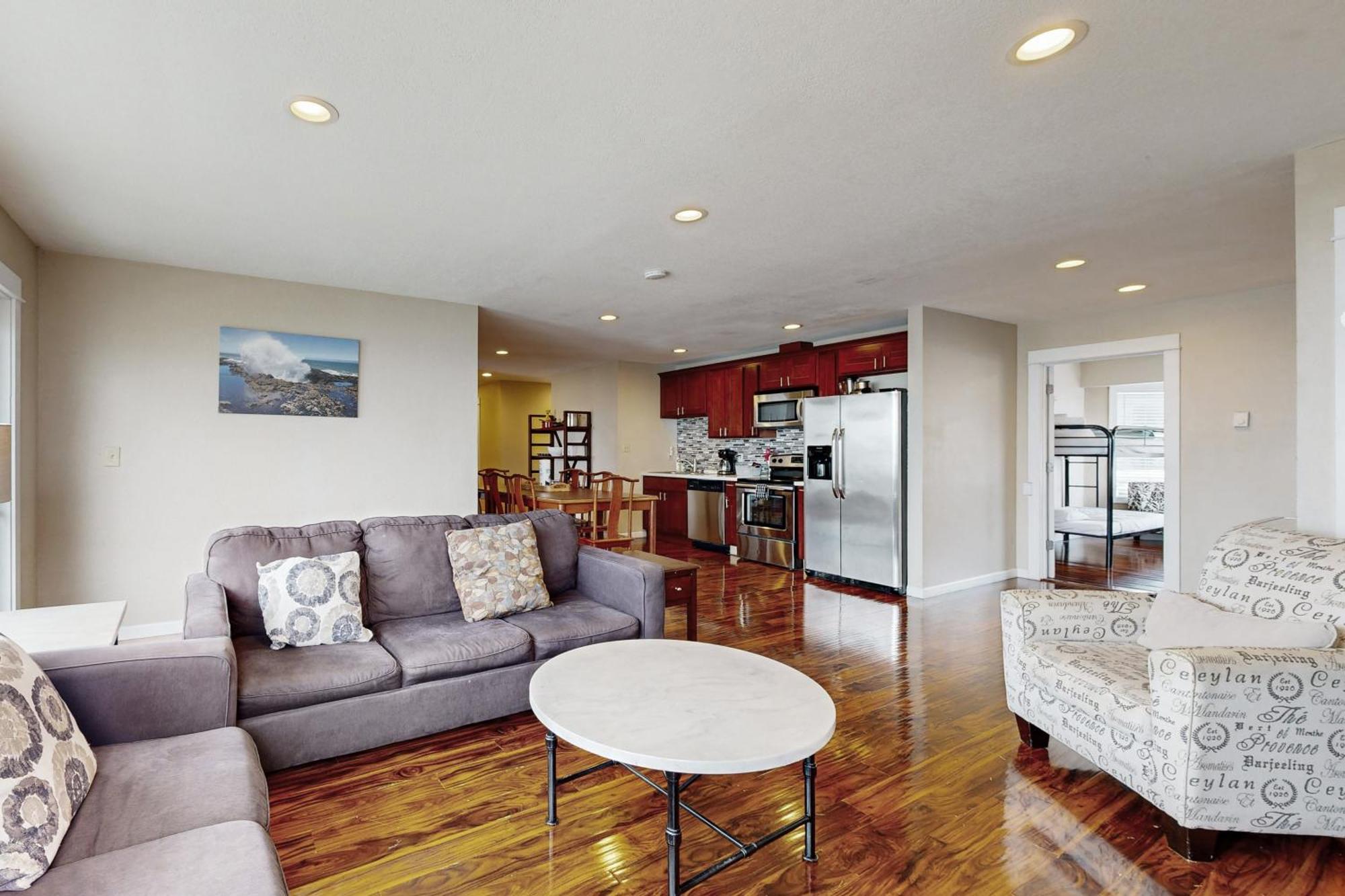 The Whale At Sandstone Point Apartment *